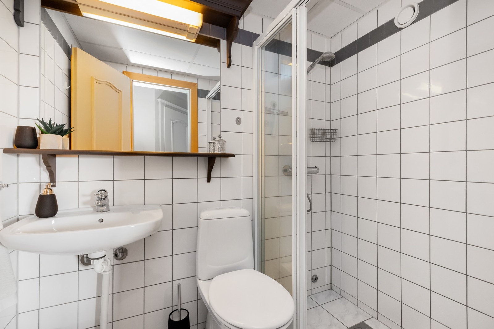 Bad 2. Det må medregnes renovering av våtrom. Les under sammendrag av tilstandsrapport Galleribilde