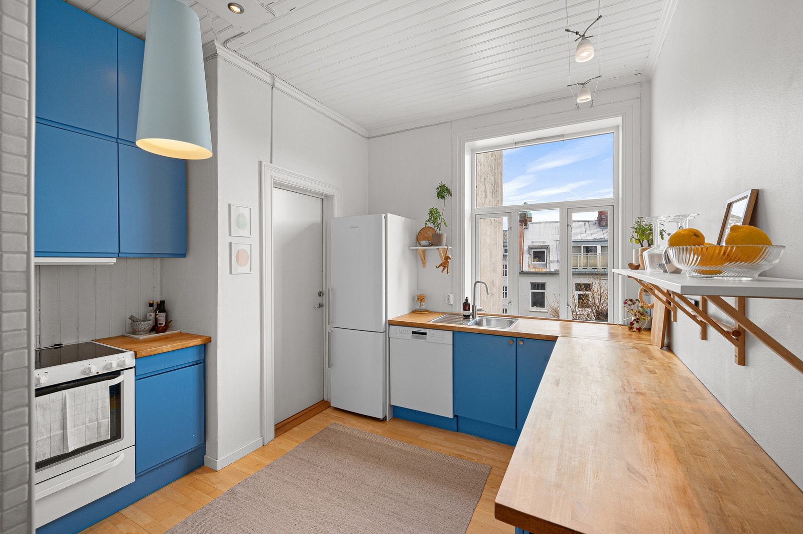 Pent kjøkken fra 2009 med tilstandsgrad 1 i tilstandsrapport fra takstmann. Galleribilde