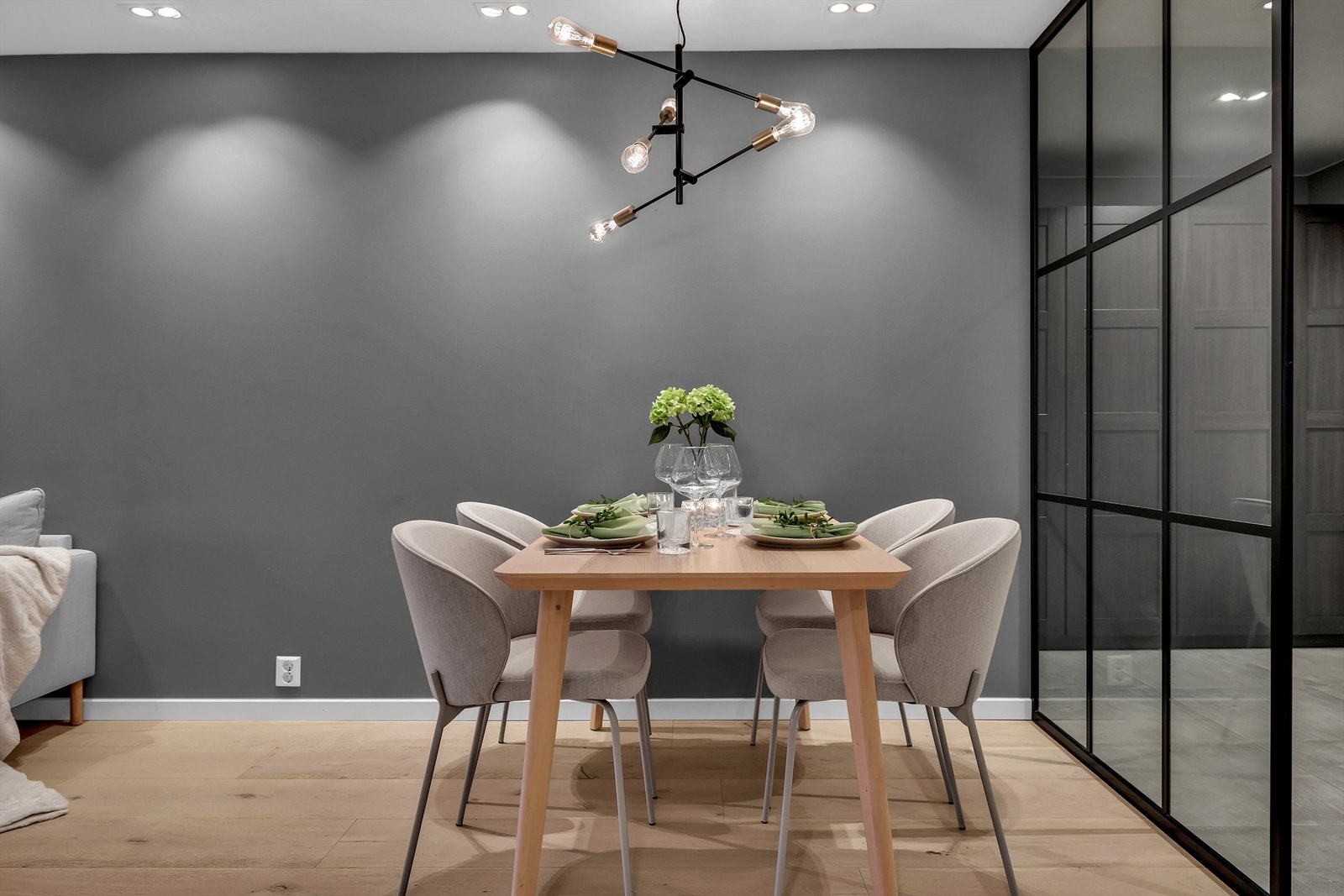 Hvem ønsker du å be på middag i ditt nye hjem? Galleribilde