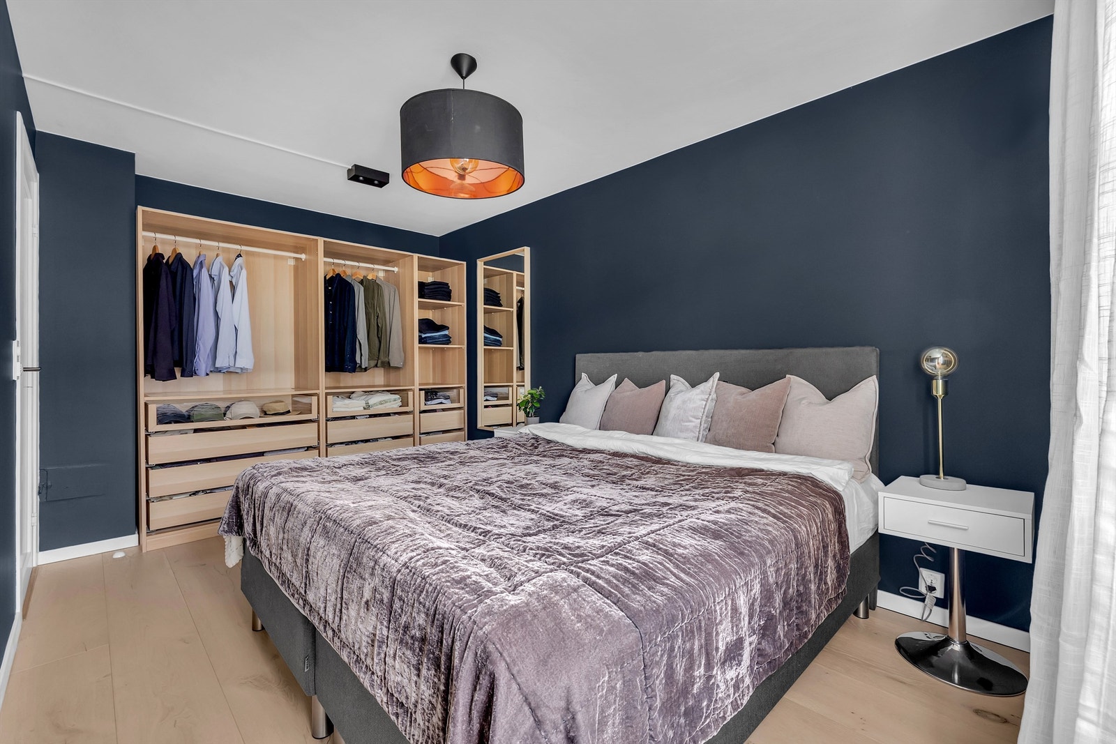 Soverom 1 med garderobeløsning Galleribilde