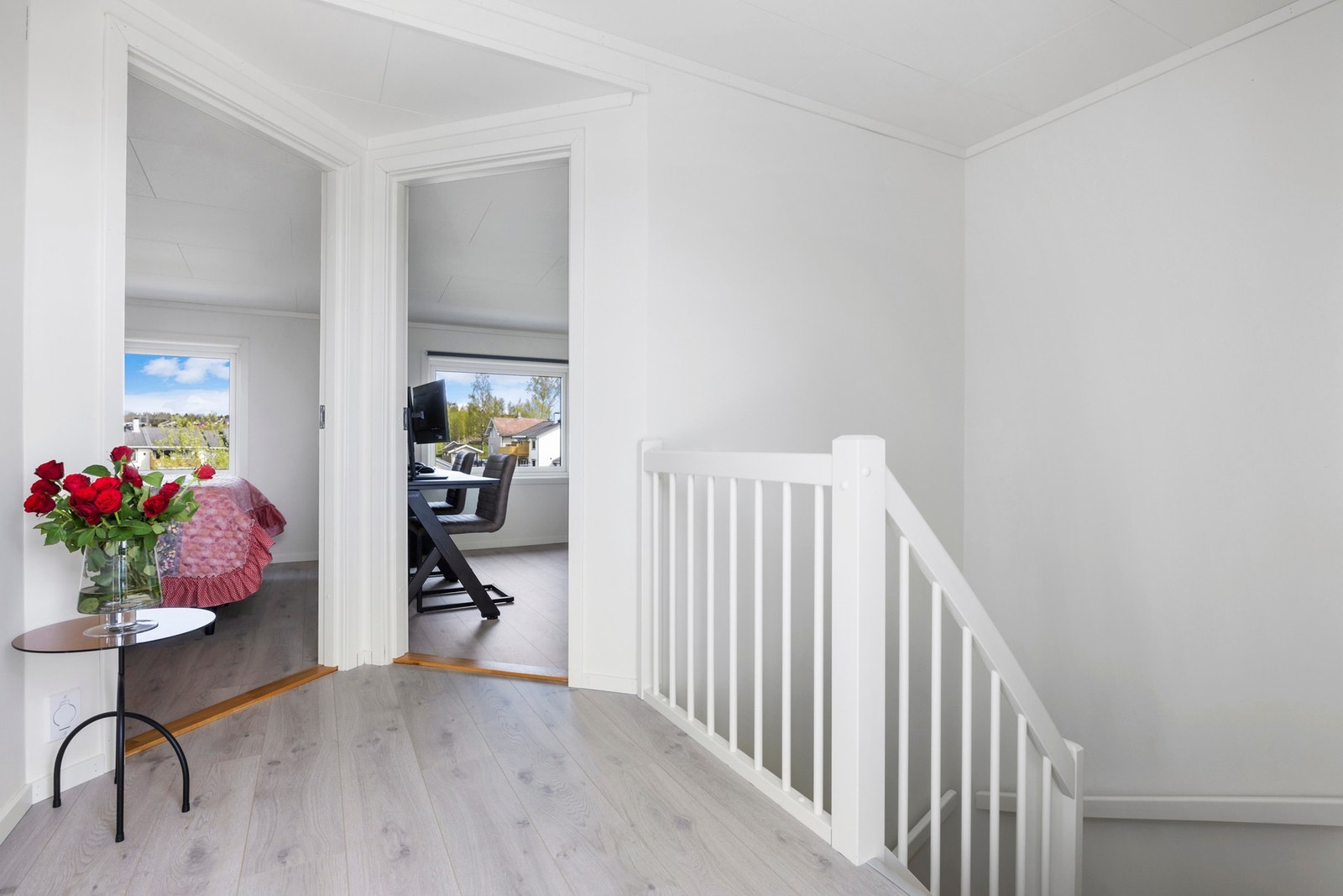 Gangen gir tilgang til to romslige soverom og en koselig balkong. Galleribilde