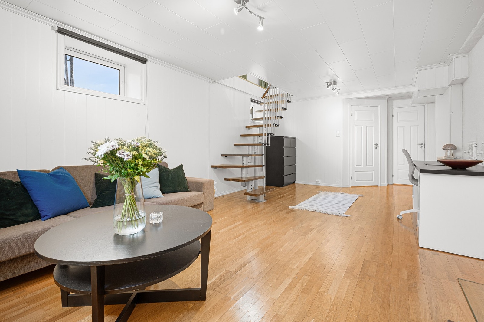 Kjelleretasje: Praktisk kjellerstue på ca. 24 kvadratmeter. Galleribilde