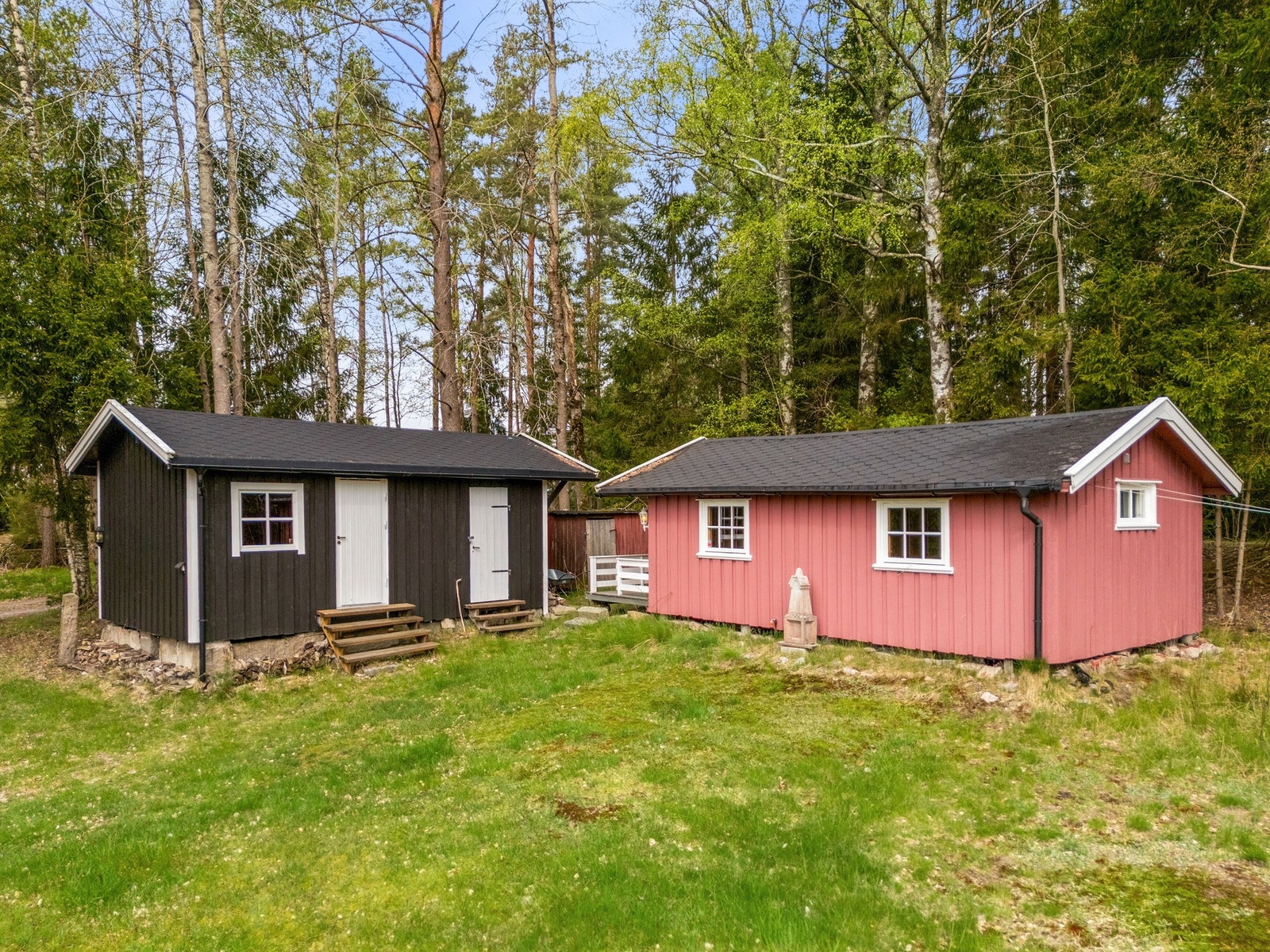 Det følger både uthus og et koselig anneks - ideelt som gjestehus, hobbyrom, atelier eller hjemmekontor. Galleribilde