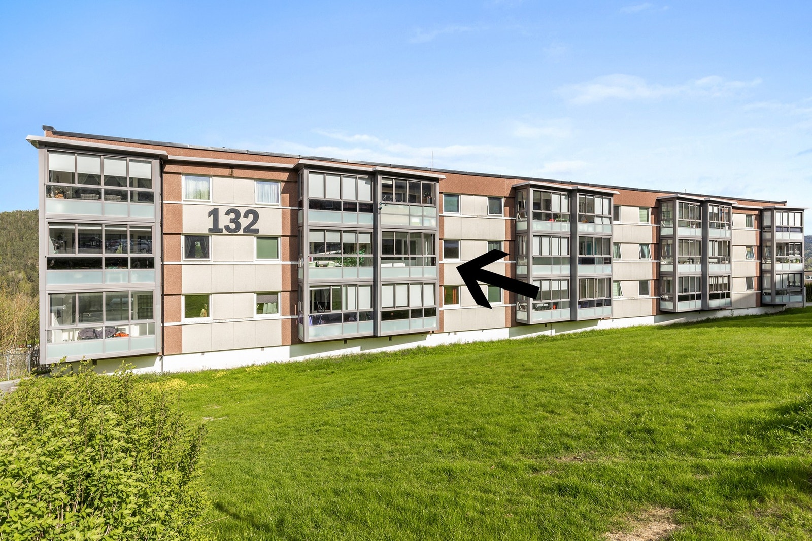 En pen og velholdt 3-roms leilighet i 2. etasje i lavblokk Galleribilde