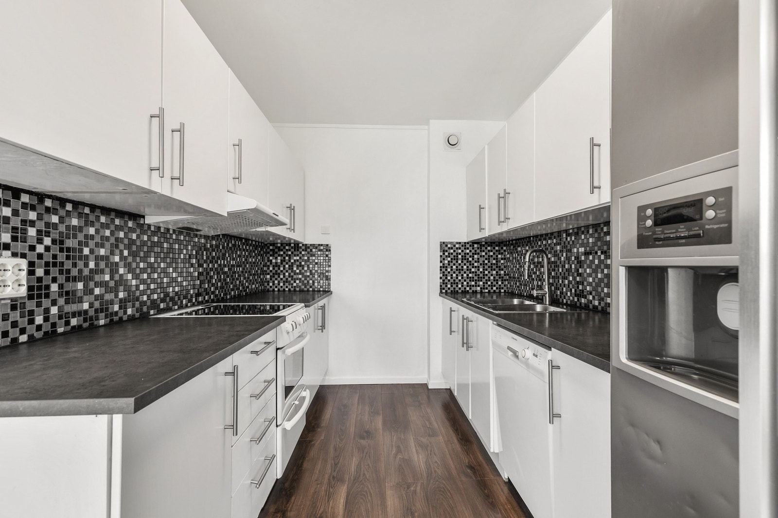 Velkommen til Lauritz Hervigs vei 132C - Presentert av Hossein v. EIE eiendomsmegling. For spørsmål eller visning kontakt på tlf. 995 27 446 Galleribilde