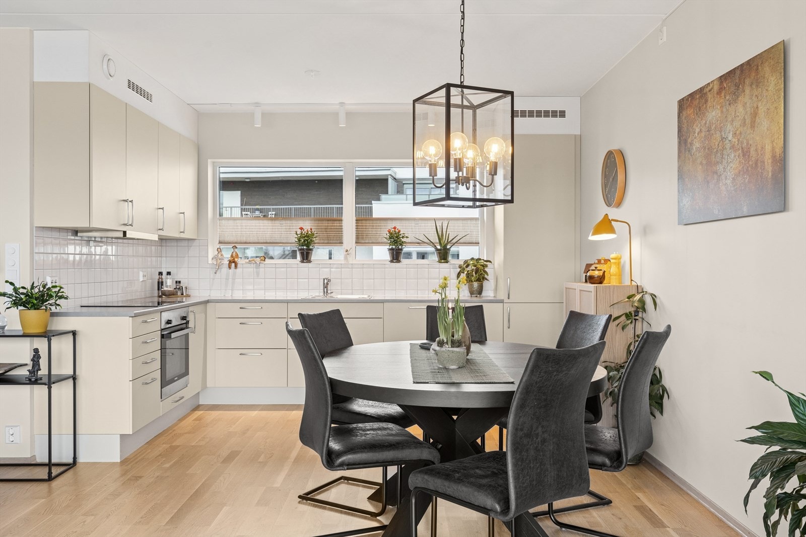 Varmekabler i stue og kjøkken. Galleribilde