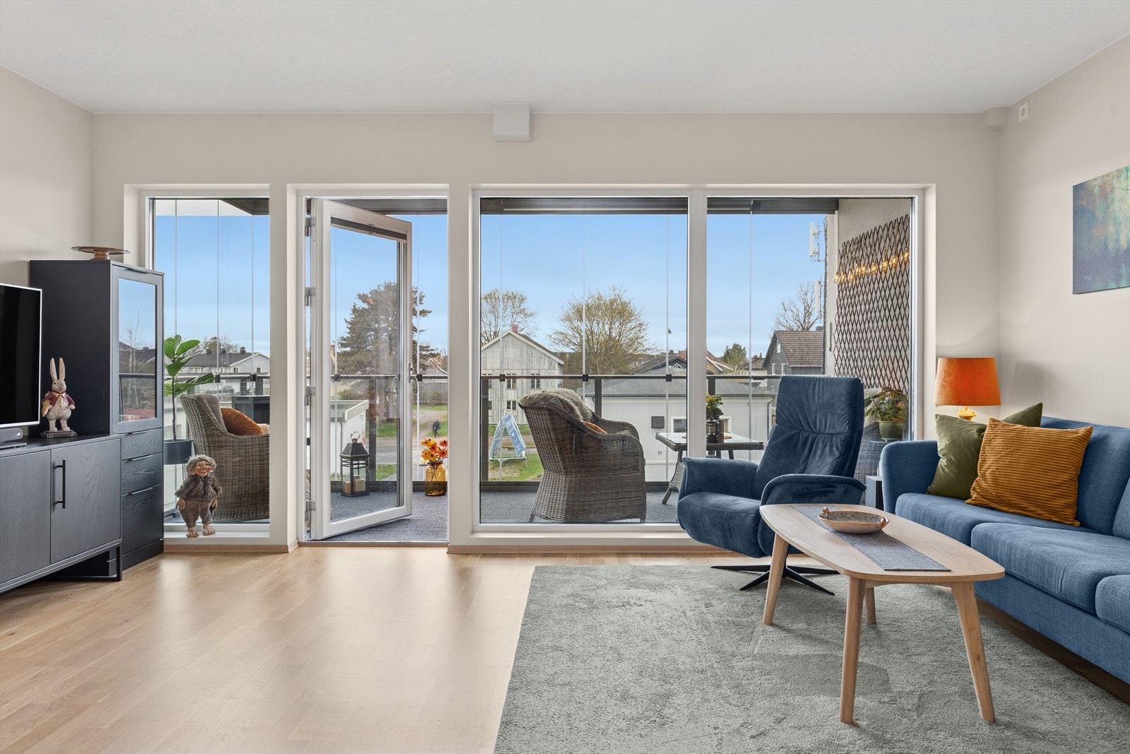 Store vindusflater, uten innsyn! Galleribilde