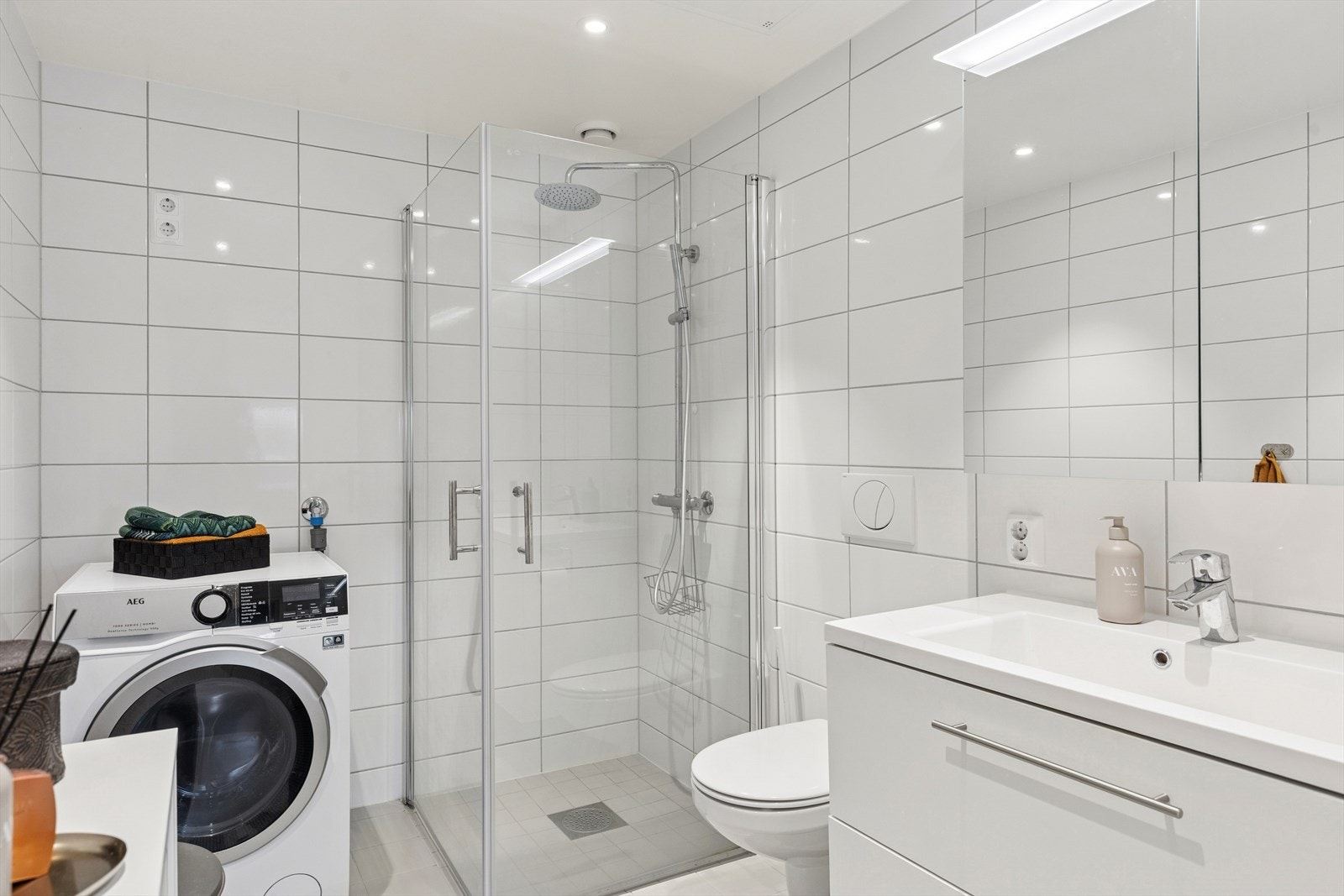 Opplegg for vaskemaskin, tidløs innredning. Galleribilde