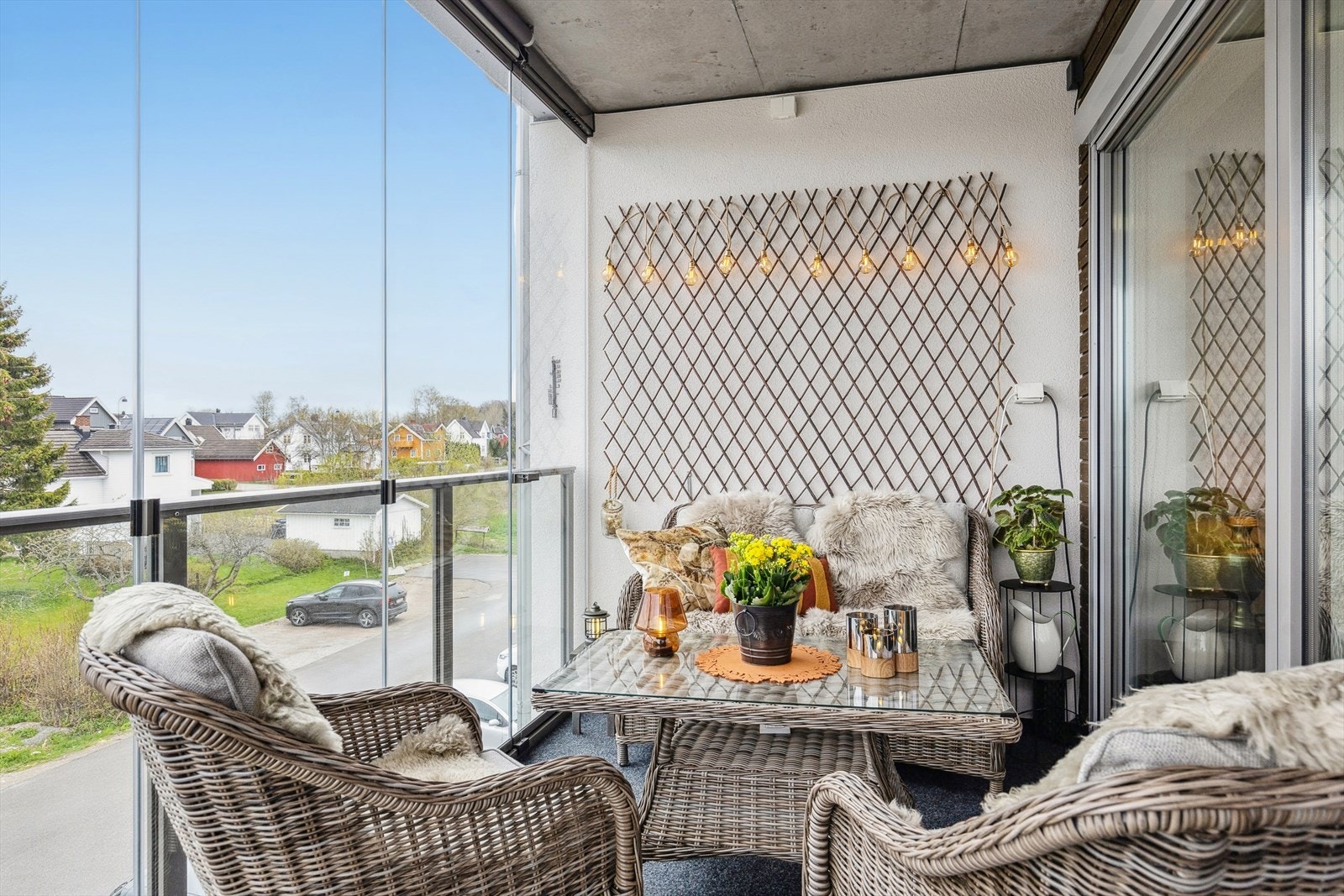 Kan brukes hele året. Elektrisk solskjerming. Galleribilde