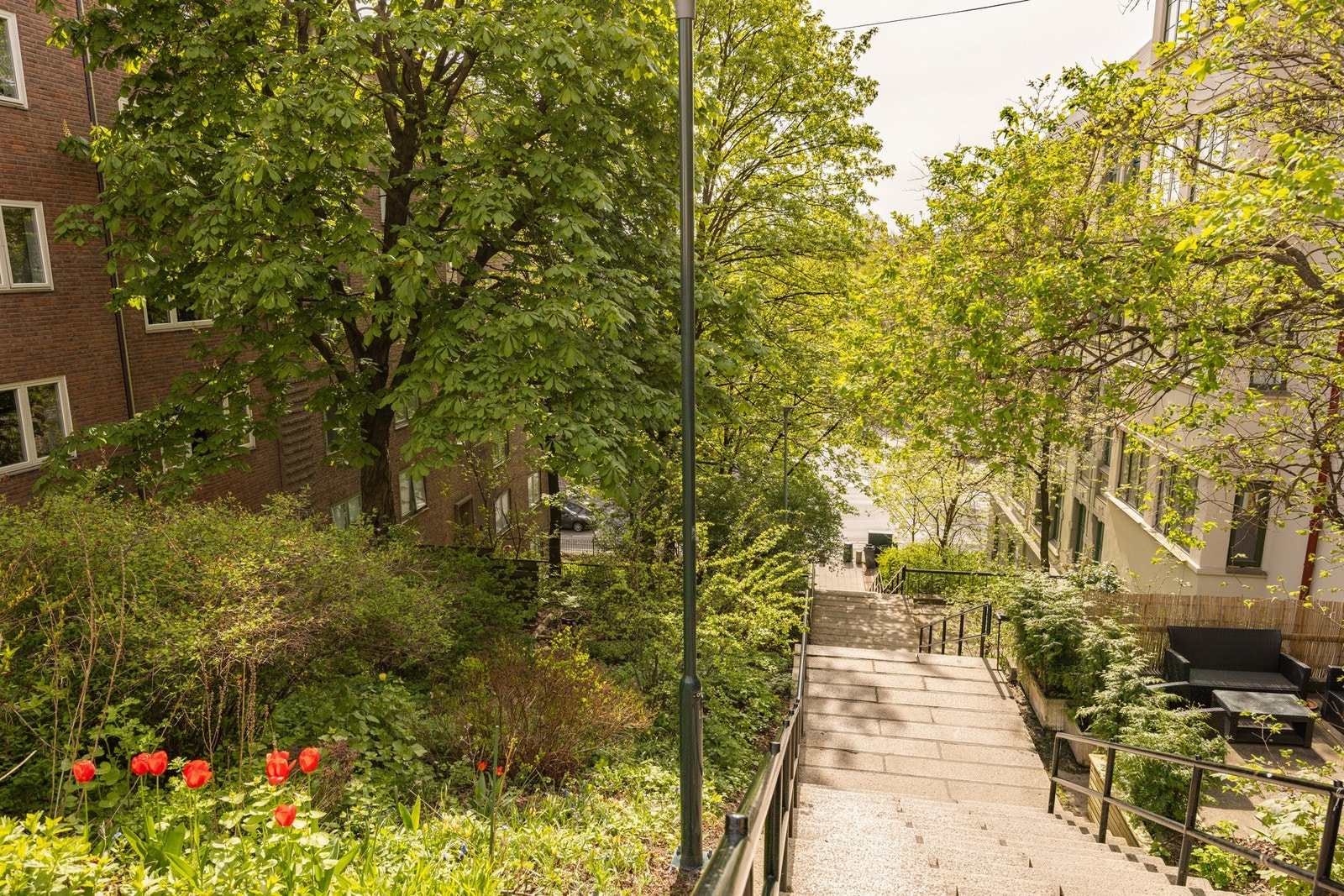 Snarvei ned fra Fougstads gate til Waldemar Thranes gate med St. Hanshaugen senter i umiddelbar nærhet. Galleribilde