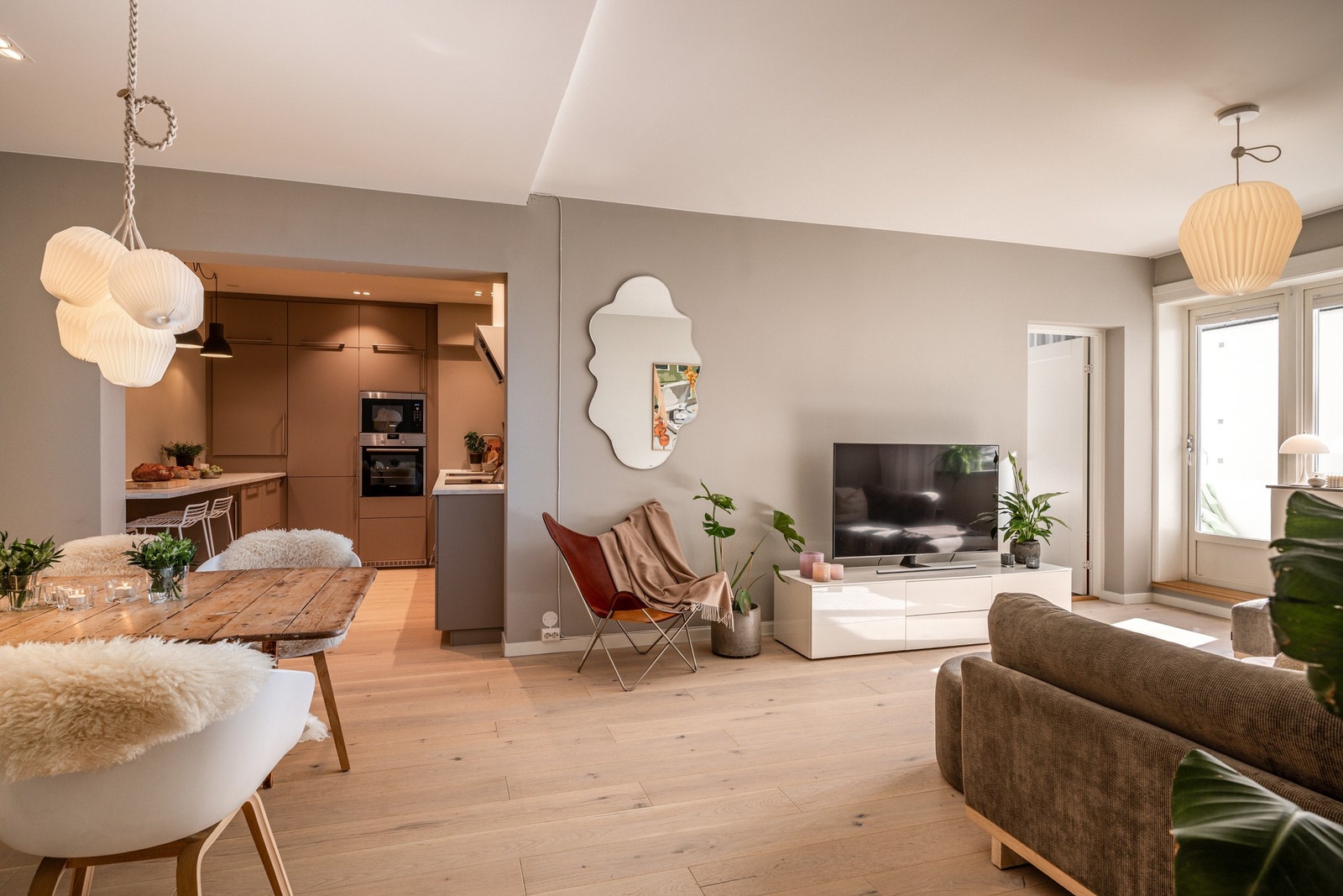 Delikate og tidsriktige farge- og materialvalg. Galleribilde