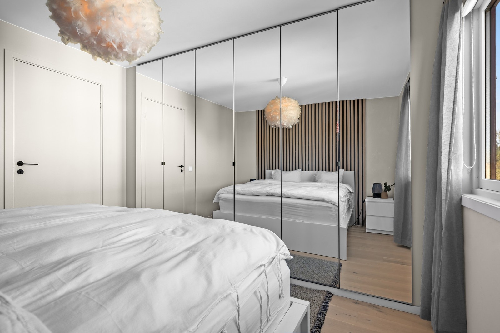 Meget god lagringsplass i dype garderobeskap. Galleribilde