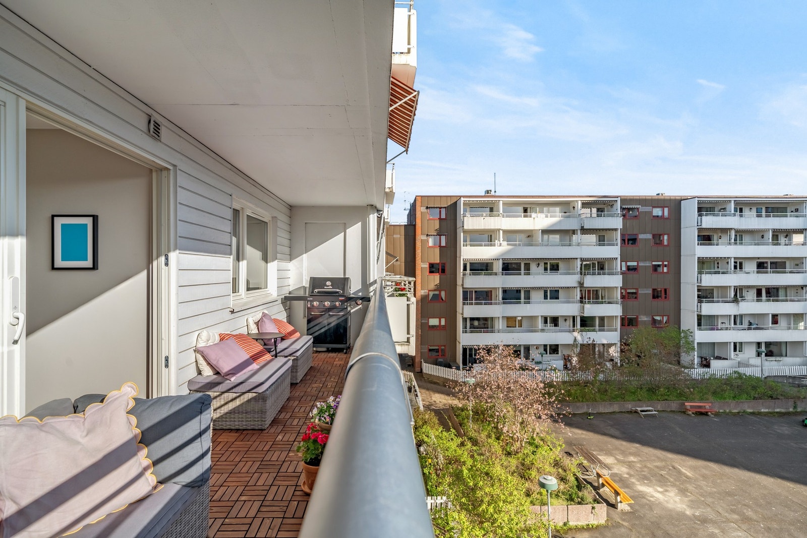 Her får dere god plass til grill, utemøbler og det som hører med. Galleribilde