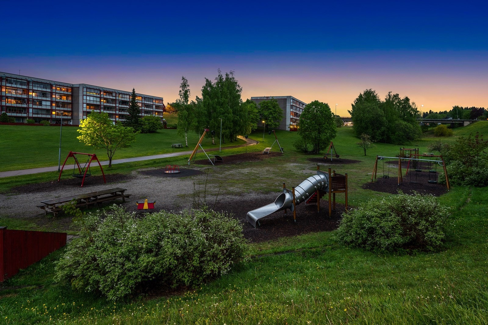 Denne lekeplassen har du bare noen meter fra boligen! Galleribilde