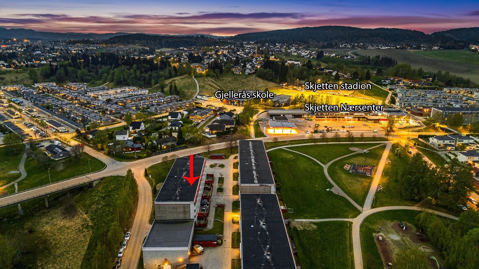 Fra leiligheten er det nærhet til alt av kommunikasjon og gode servicetilbud, med kort avstand til både servicefasiliteter, buss og marka! Galleribilde