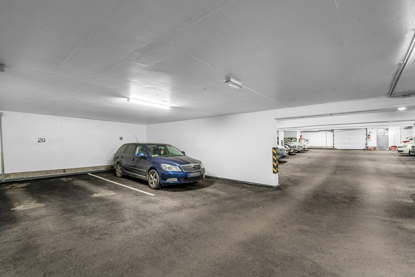 Det disponeres biloppstillingsplass i felles garasje, markert med nr. 20! Galleribilde