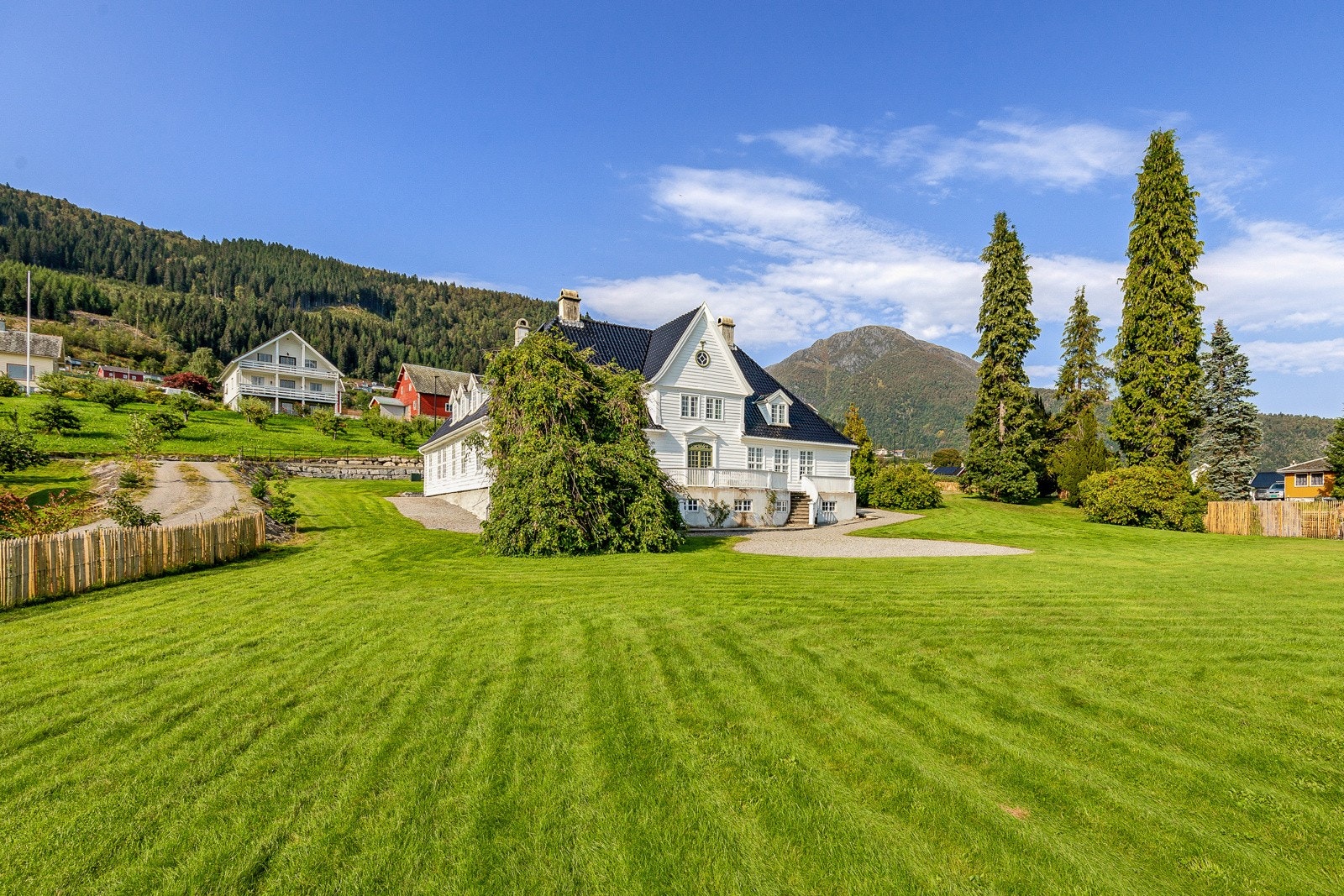 Futegarden er på heile 600 kvm og har kuriositetar som... Galleribilde