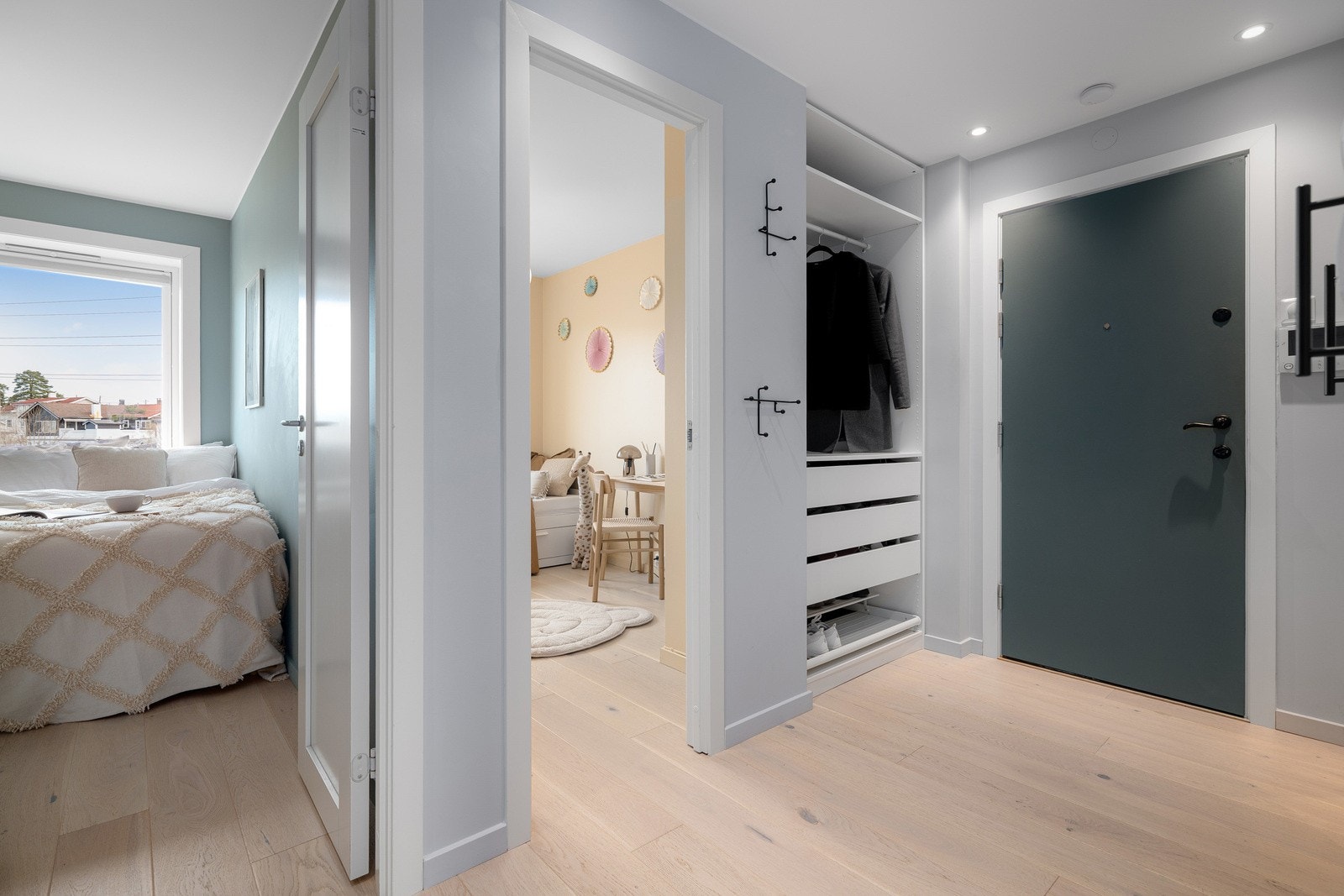 To av soverommene har adkomst fra entréen. Galleribilde