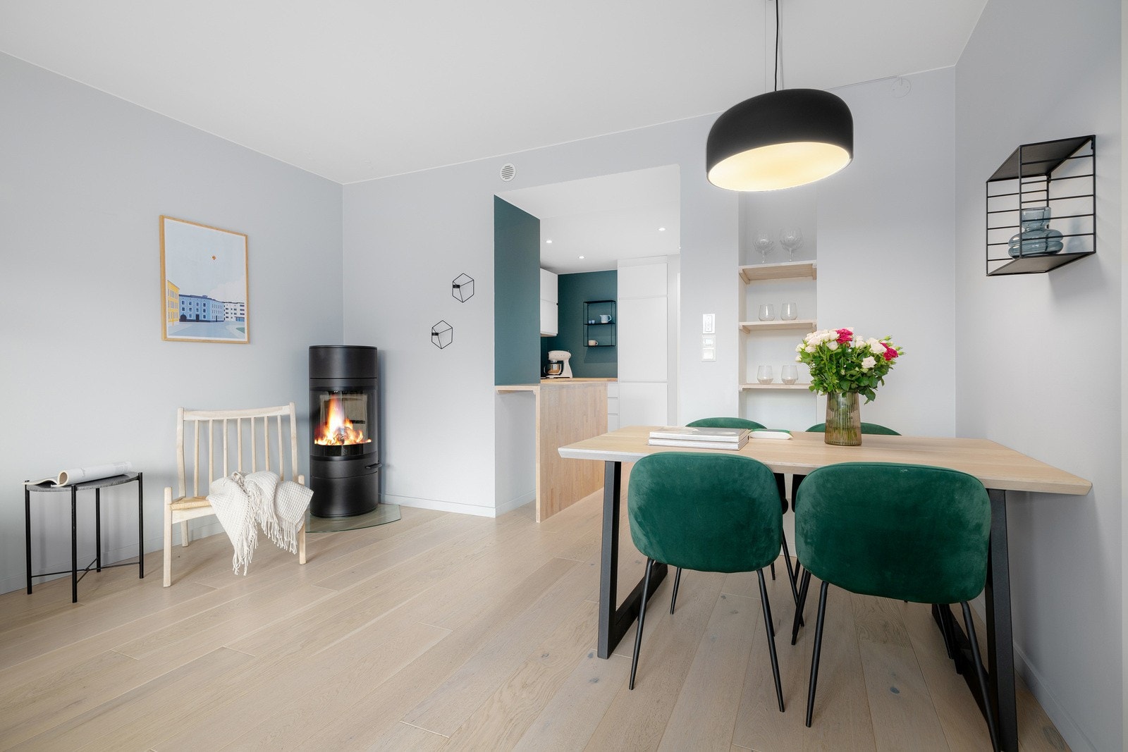 Naturlig sone for spisebordet. Galleribilde