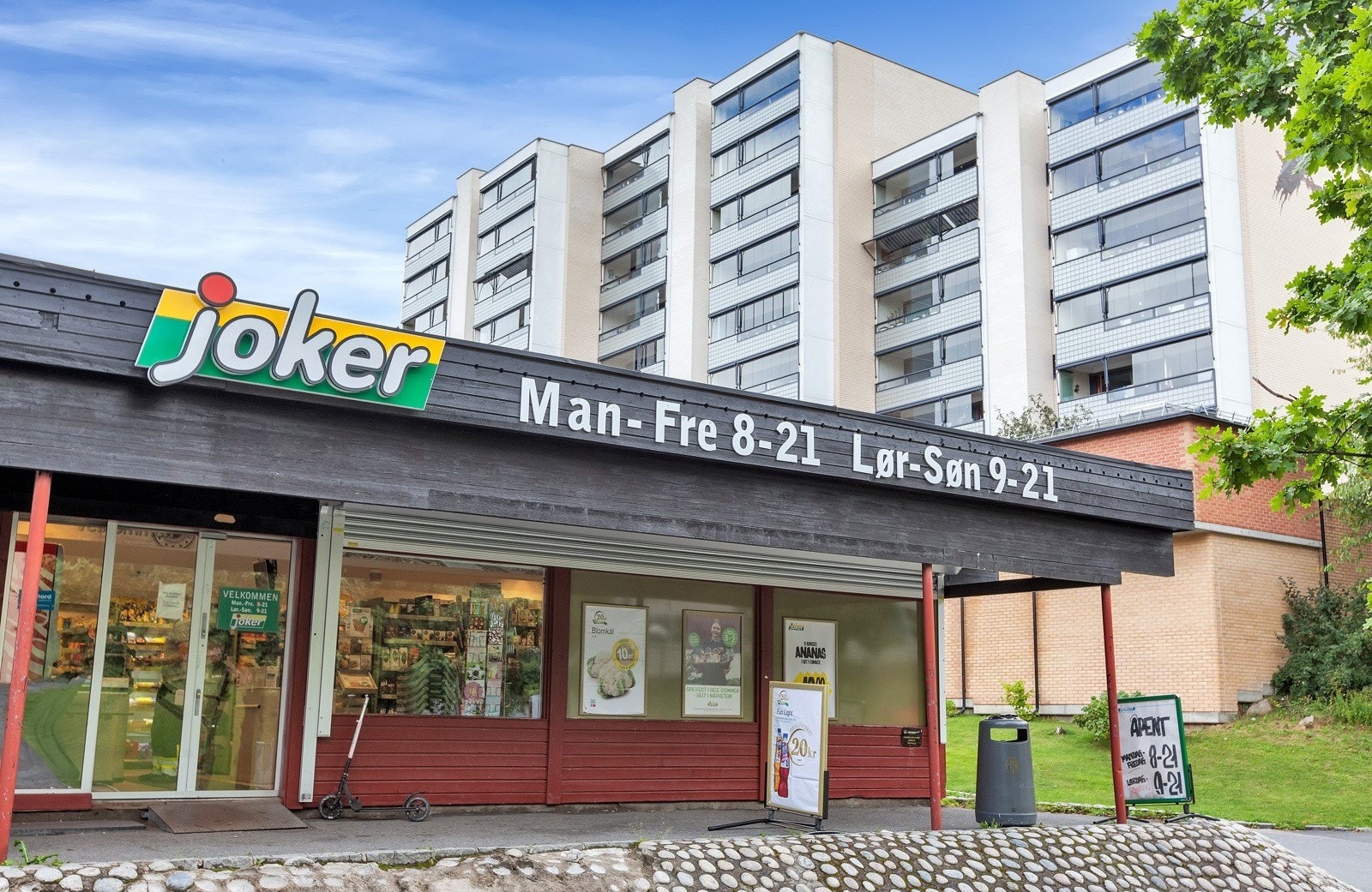 Bare et steinkast fra leiligheten finner du nærbutikken Joker som er åpen alle dager i uken! Galleribilde