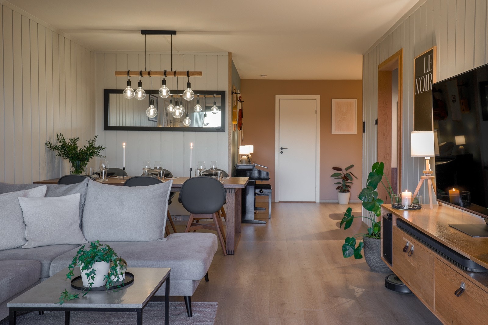 Leiligheten har gjennomgående god standard på materialer, innredning og utstyr. Galleribilde