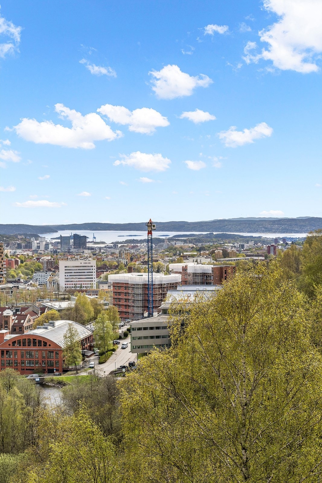 Vakker utsikt utover byen. Galleribilde