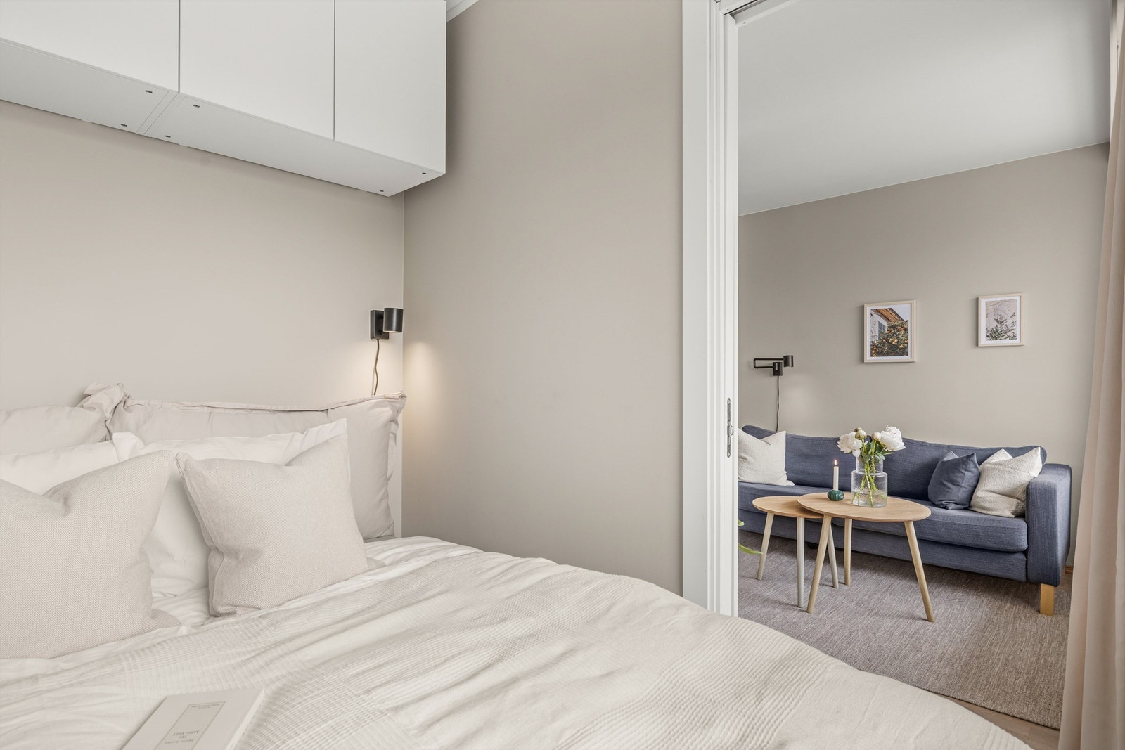 Soverommet har adkomst fra stuen med praktisk skyvedør. Galleribilde