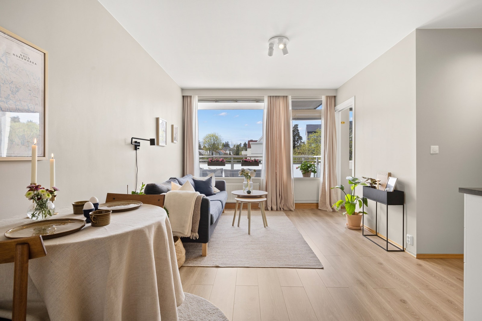 Leiligheten har både varme, varmtvann og internett inkludert i felleskostnadene. Galleribilde