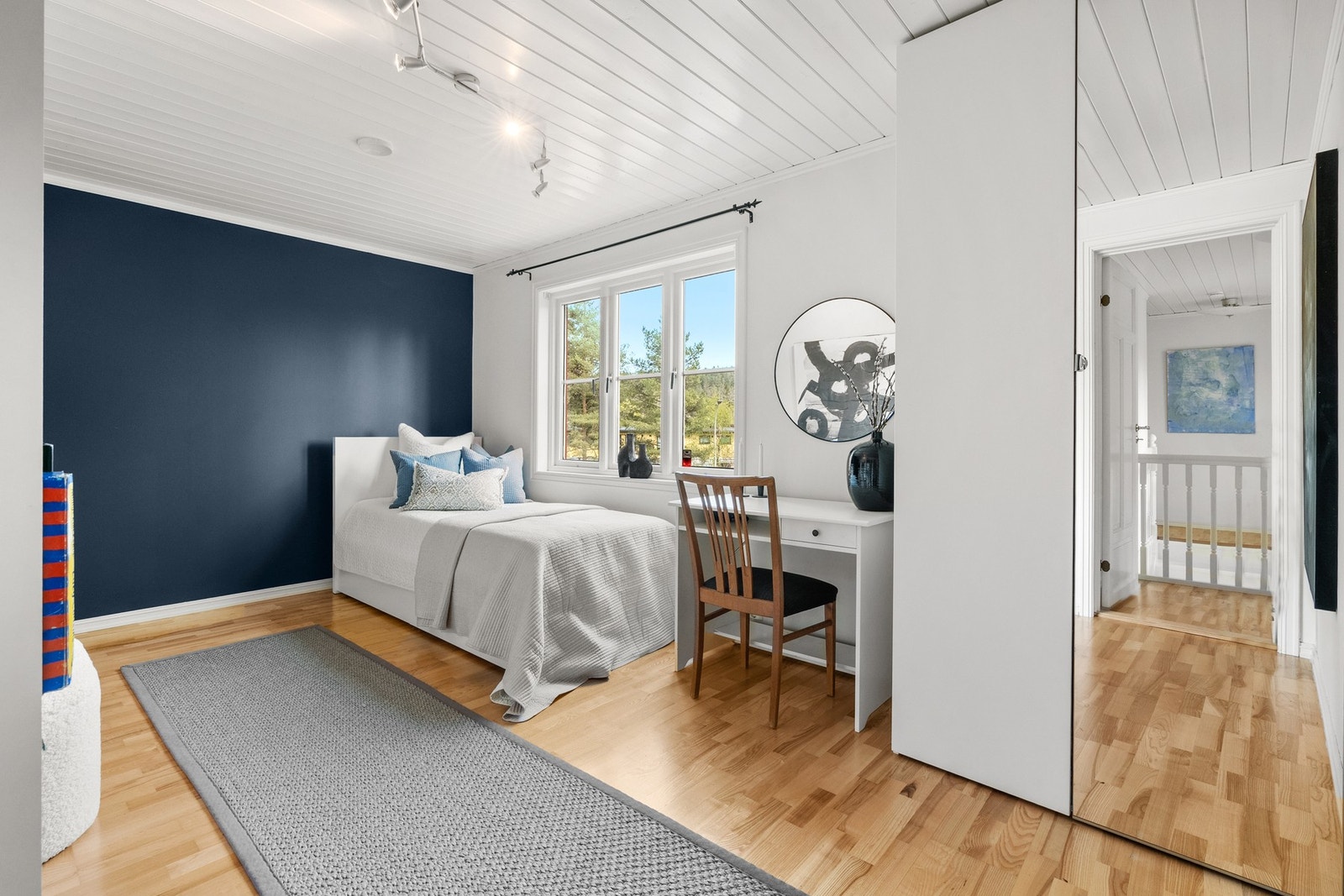 Soverom 3. Et godt soverom som passer perfekt som barne- eller ungdomsrom, alt etter behov. Galleribilde