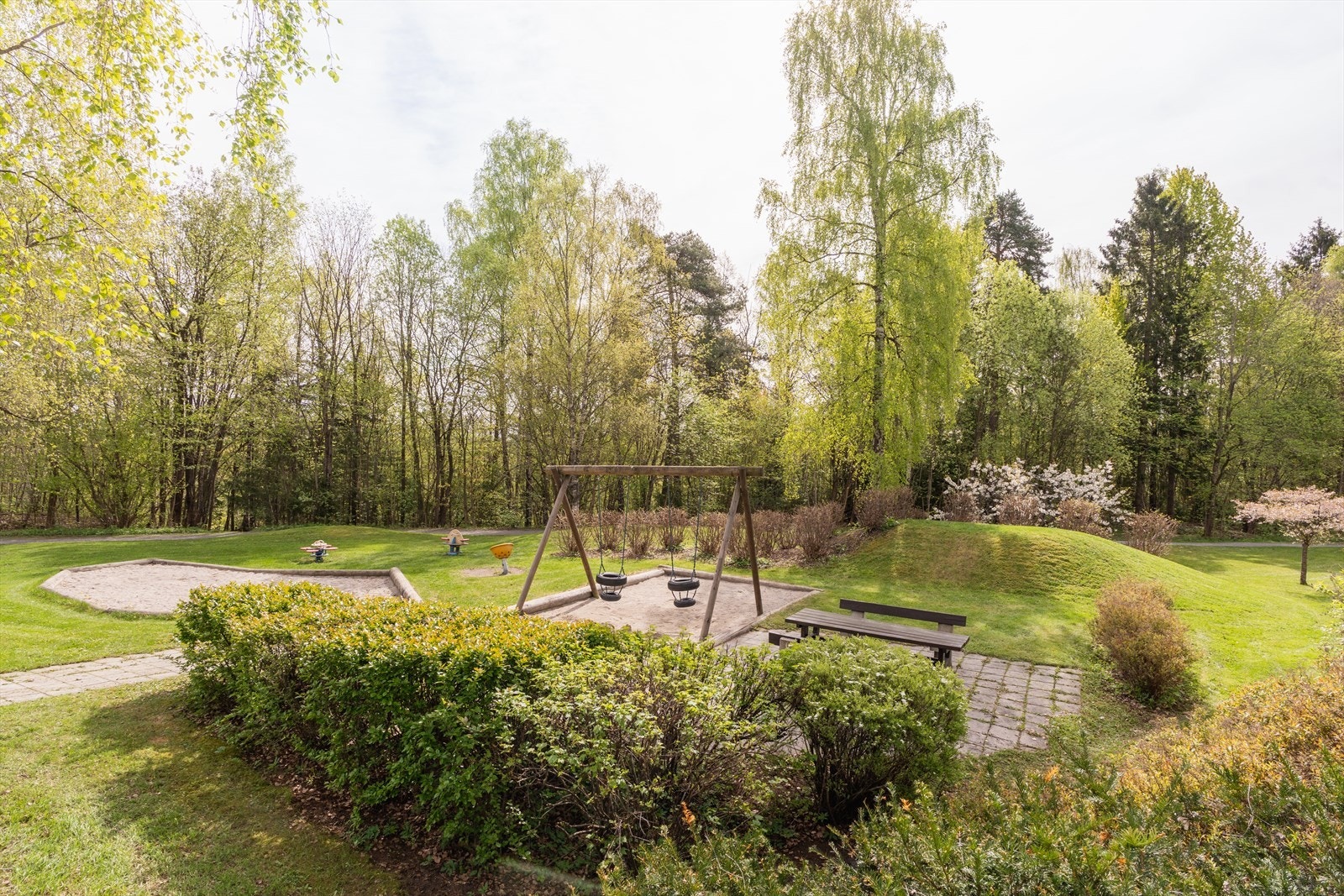 Felles uteareal som kan benyttes av sameiets beboere. Perfekt for å nyte sommerdagene! Galleribilde