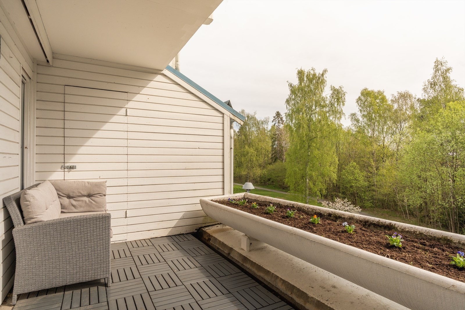 Dette er en lys, gjennomgående 3-roms selveierleilighet med flere gode kvaliteter. Galleribilde