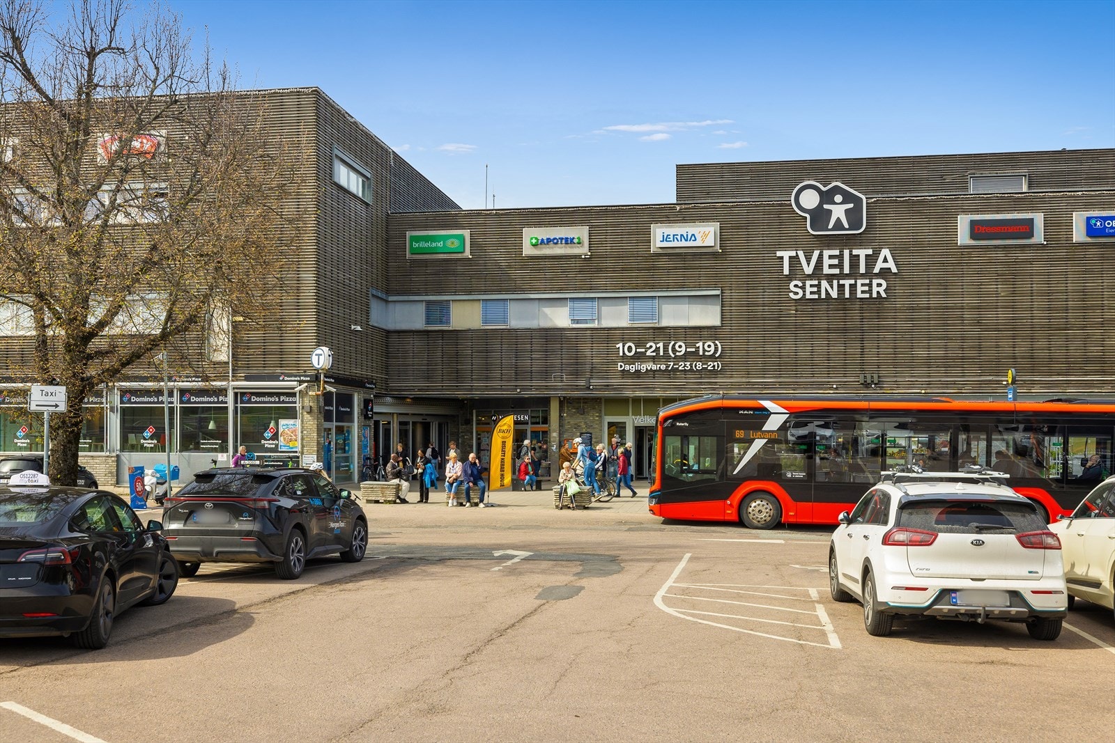 Det er umiddelbar nærhet til Tveita senter. Galleribilde
