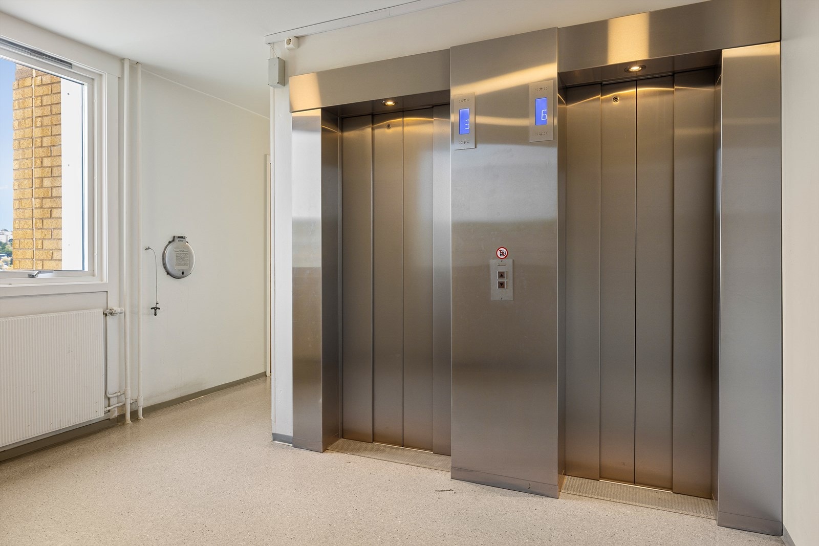 Det er heis i bygget. Galleribilde