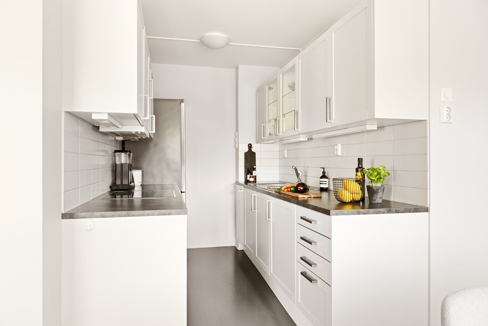 Det er godt med oppbevaringsplass i skuffer og skap. Galleribilde