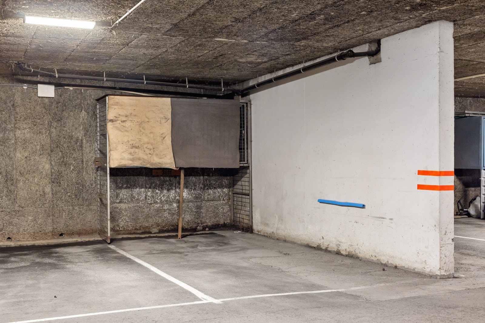 Med leiligheten følger det en garasjeplass i felles, lukket anlegg. Garasjeplassen er merket nr. 3011. Galleribilde