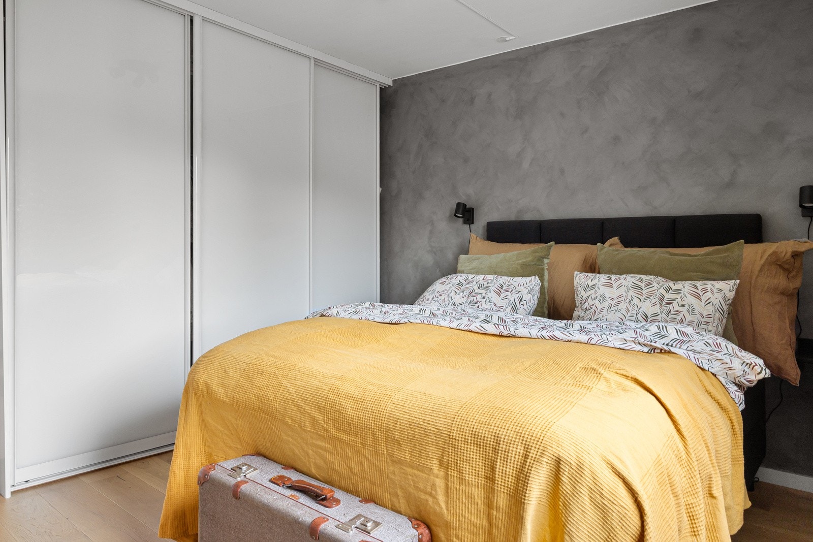 Videre er de to andre rommene perfekt som et barnerom, gjesterom eller kontor, alt etter behov. Galleribilde