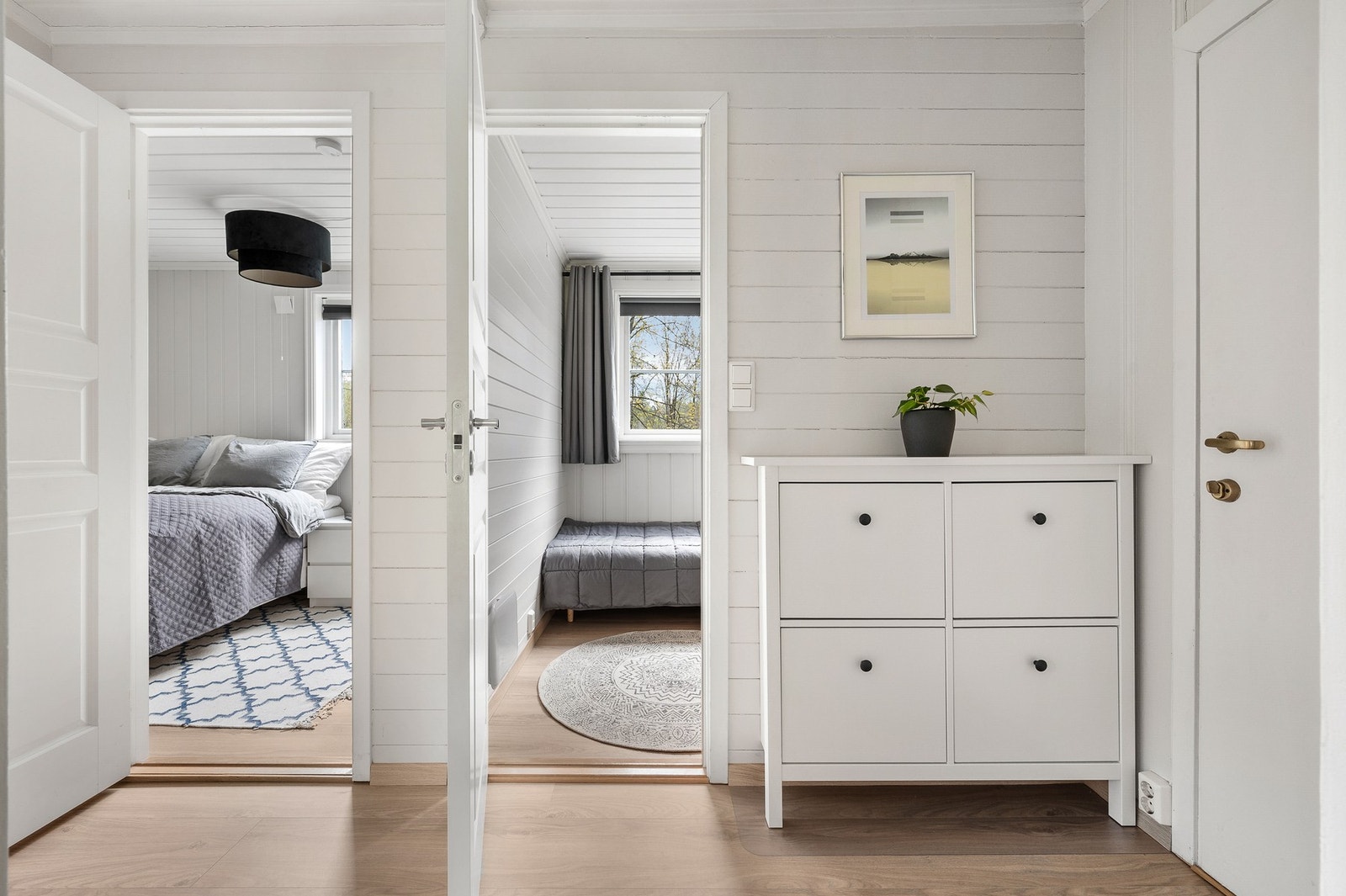 Gangen er romslig med god plass til oppbevaring. Galleribilde