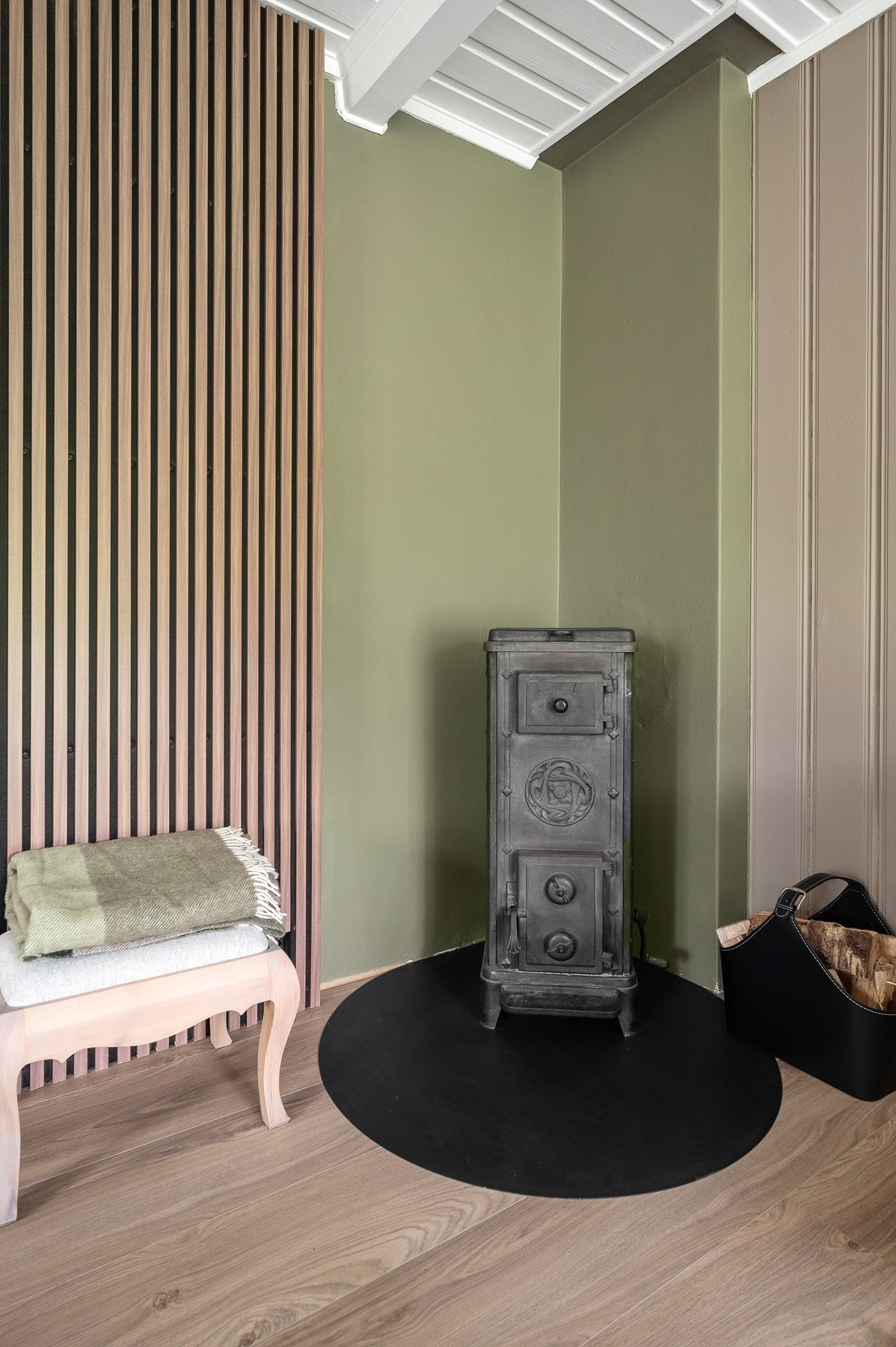 Vedovn i stuen som både gir effektiv oppvarming og skaper en koselig atmosfære. Galleribilde