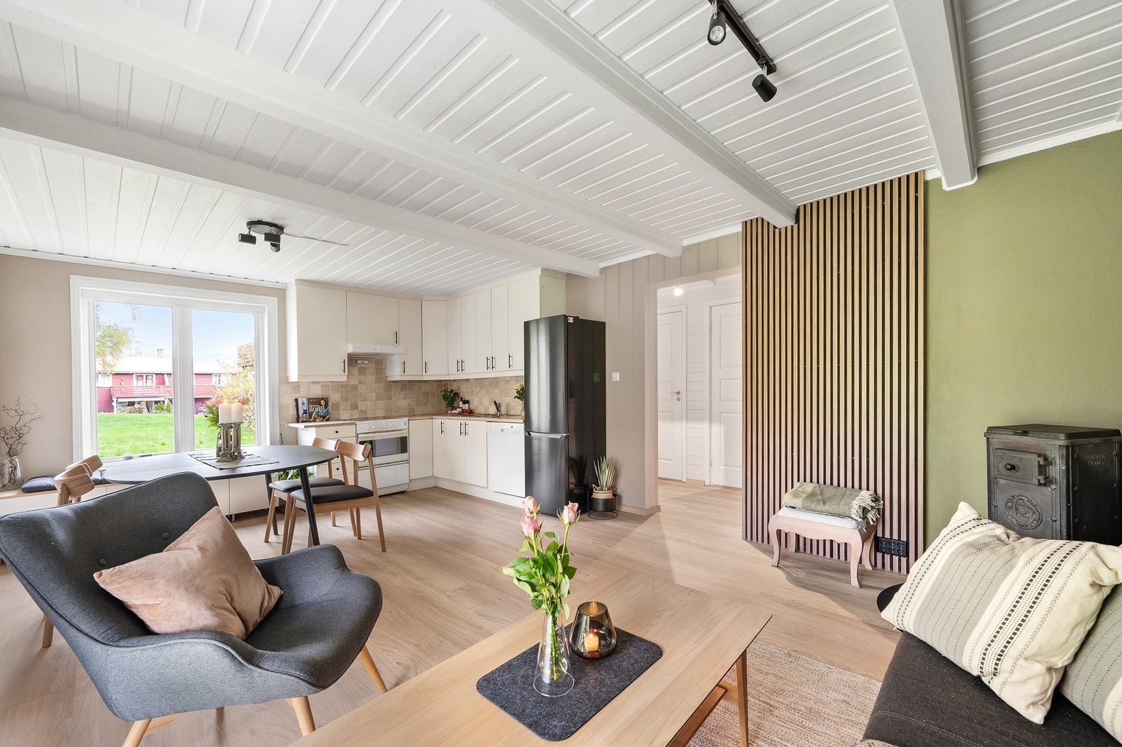 Stuen gir deg muligheten til å skape ønsket innredning med god plass til møblering. Galleribilde