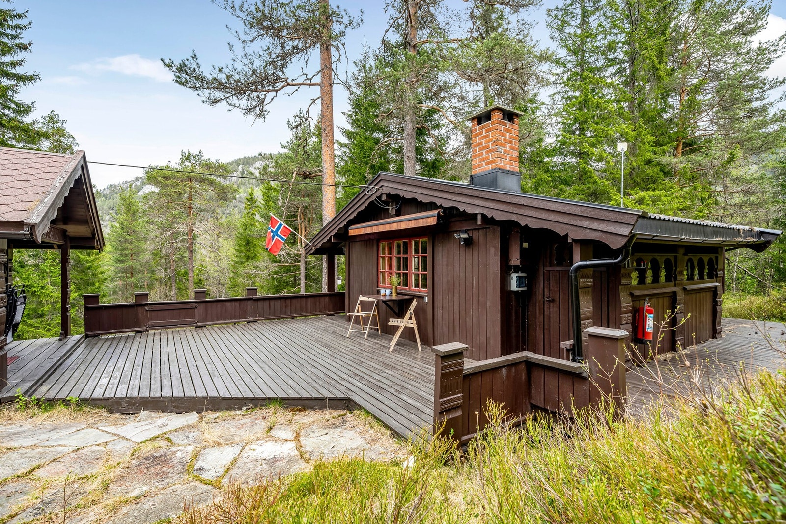 Lena Øverbø v/Lokalmegleren Partnershar gleden av å presentere Rønningslandvegen 51! Galleribilde