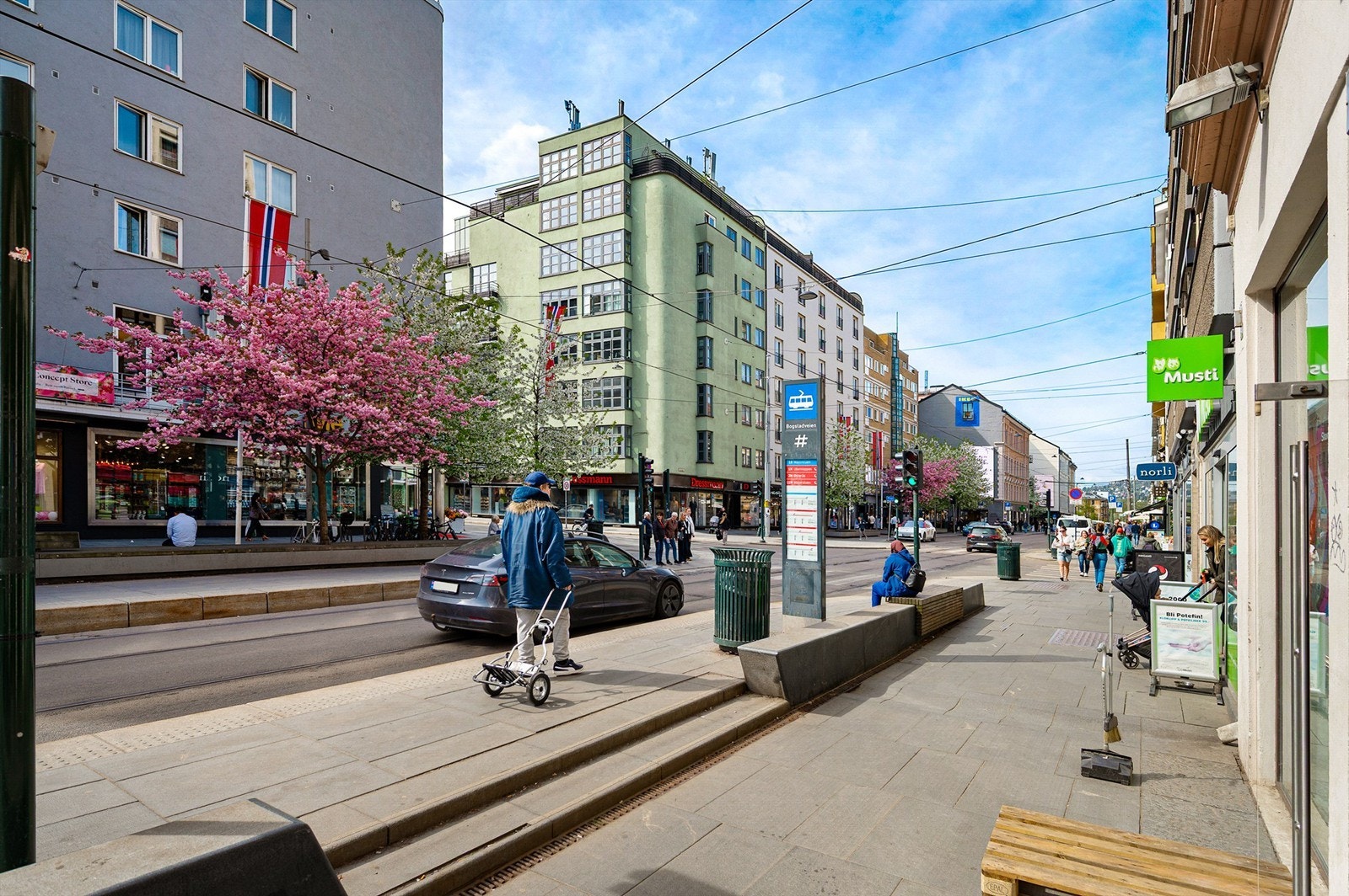 Umiddelbar nærhet til trikk i Bogstadveien Galleribilde