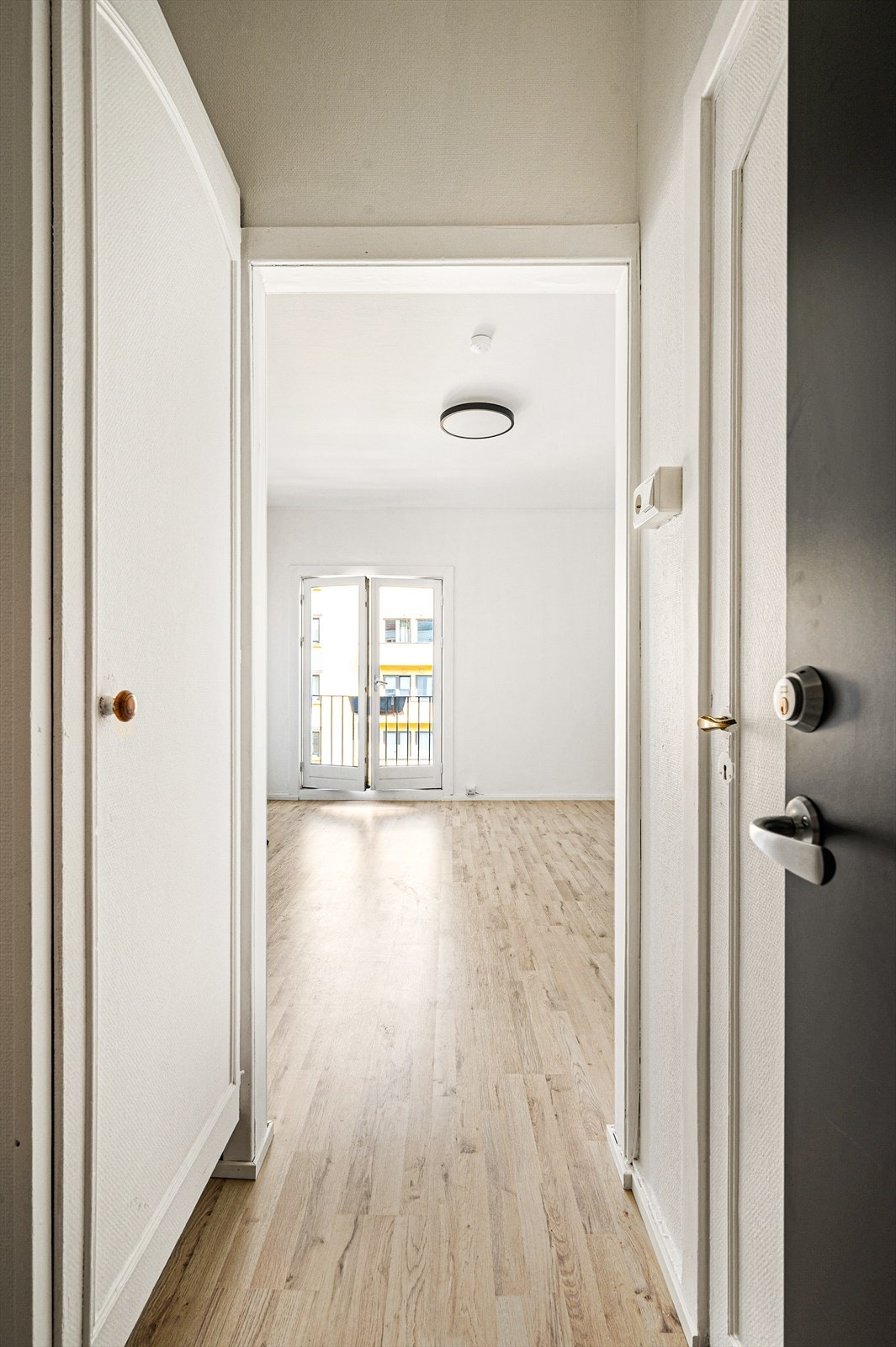 Fra entré inn mot stue Galleribilde