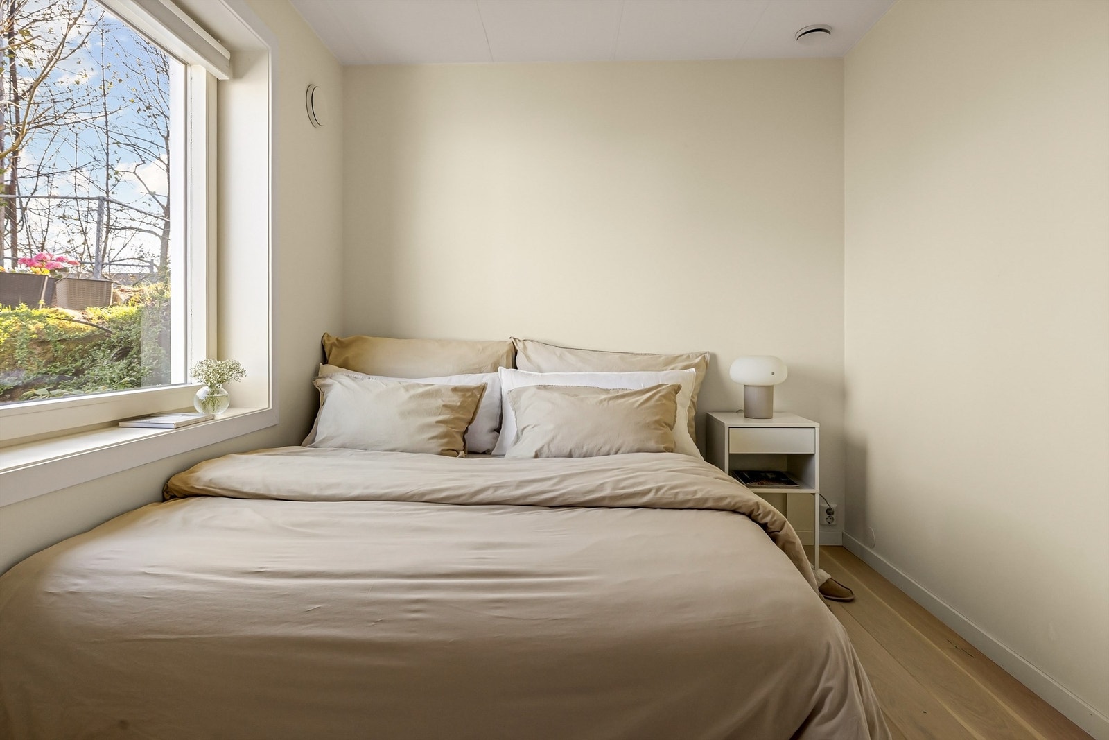 Hovedsoverom: Ett av to soverom i leiligheten. Galleribilde