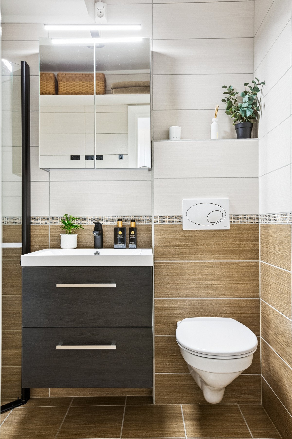 Gode oppbevaringsmuligheter i skuffer og skap. Galleribilde