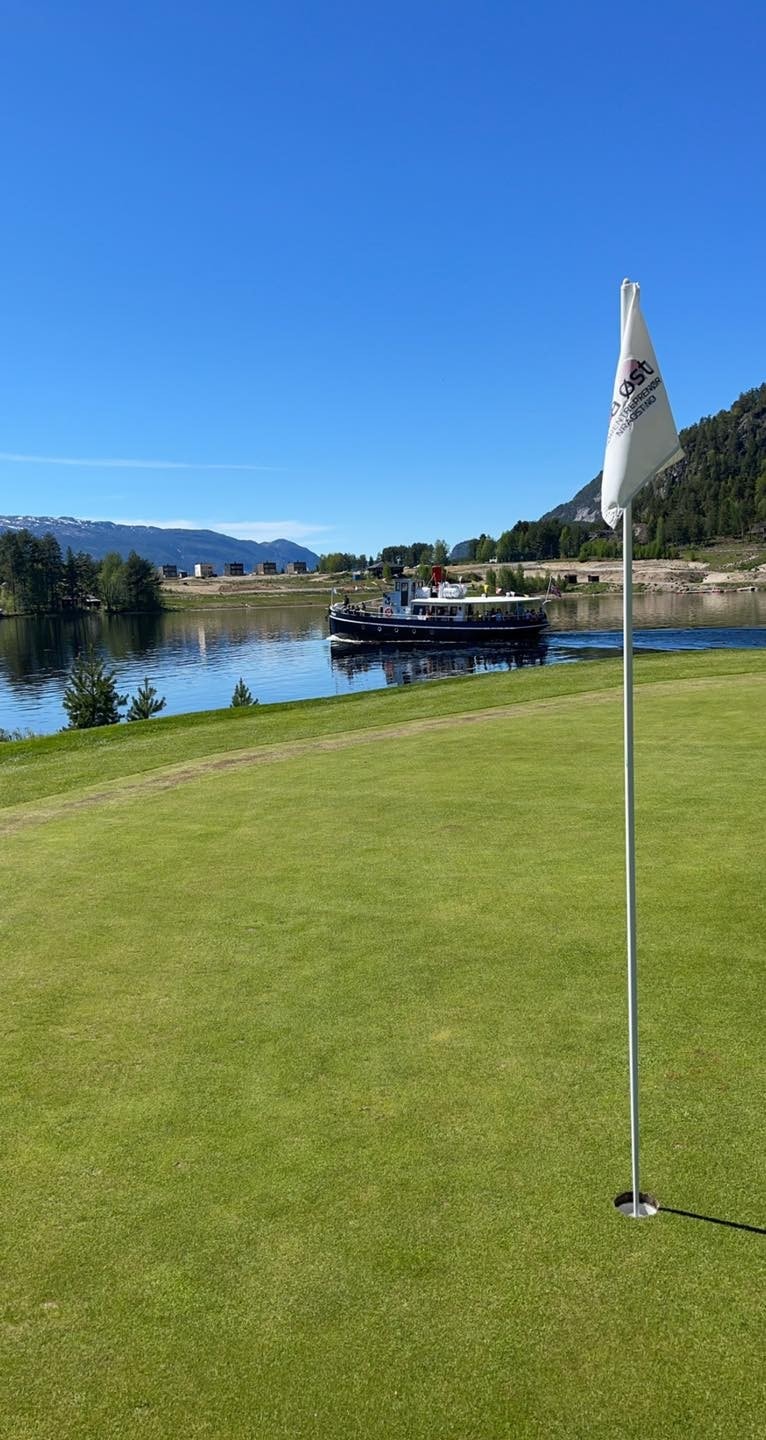 Golfbanen har 9-hulls bane og en golfkafe som du kan avslutte golfrunden med. Galleribilde