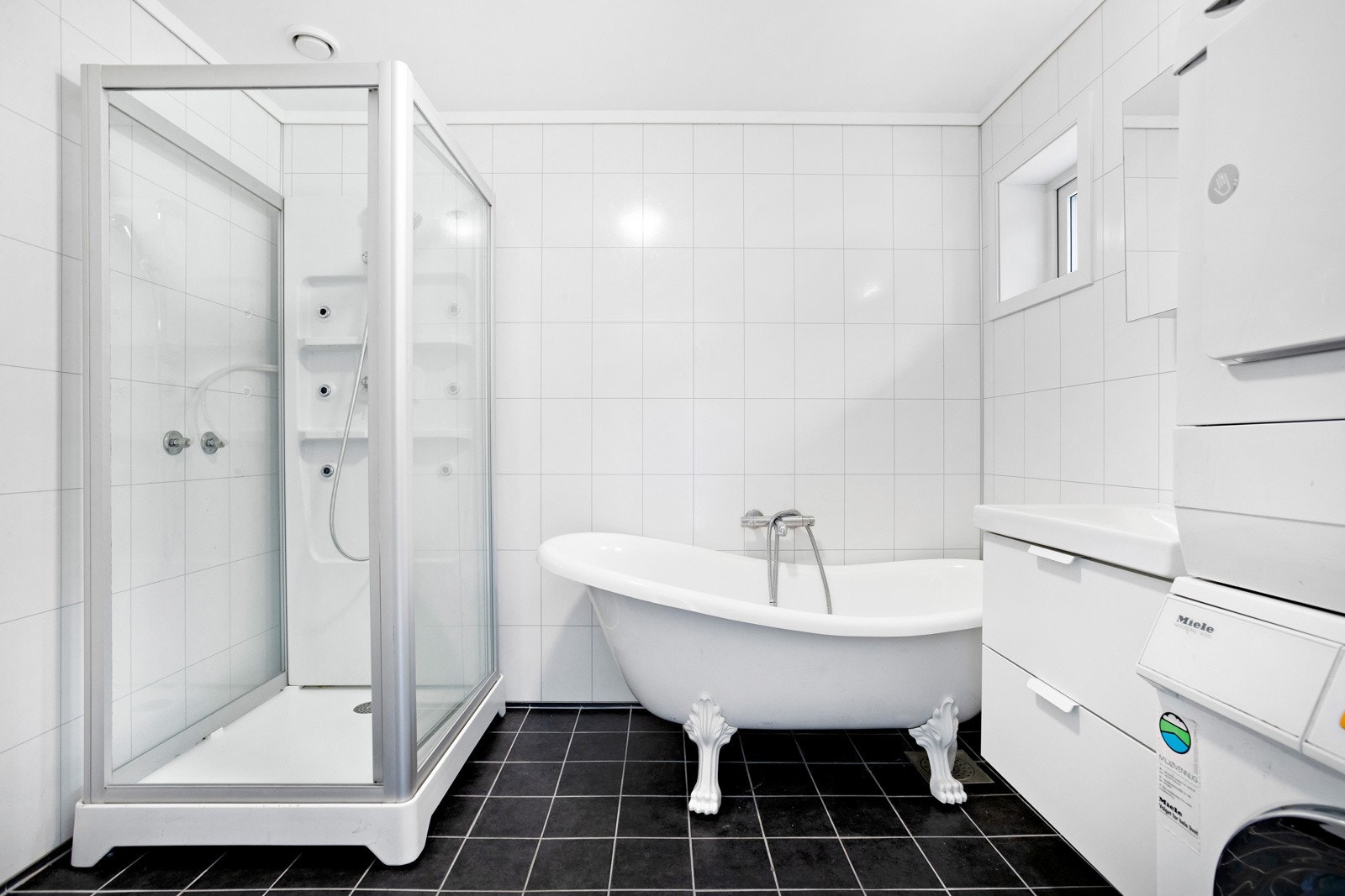 Bad 2 etg Galleribilde