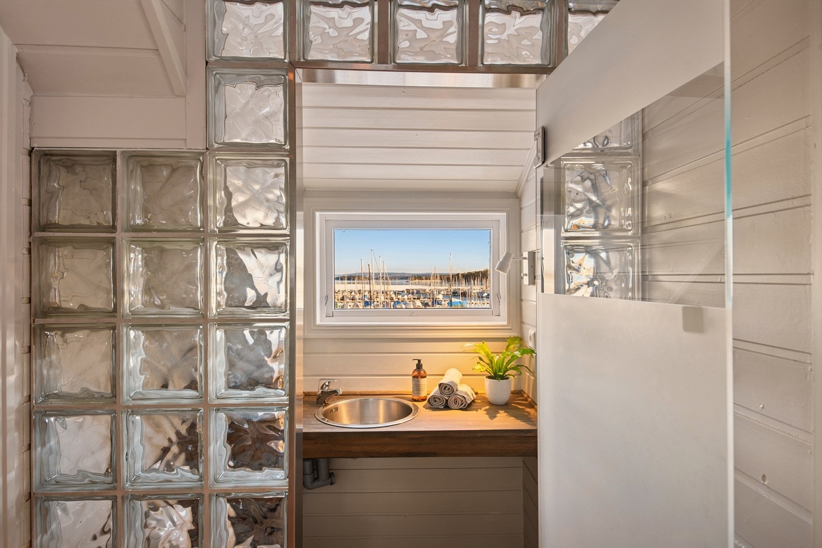 Nydelig utsikt fra toalettet i 2. etasje Galleribilde