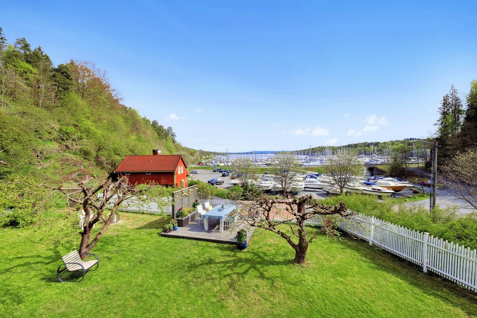 Fra Slemmestadveien er det direktebuss til Oslo hvert. 7. minutt i rushtiden Galleribilde