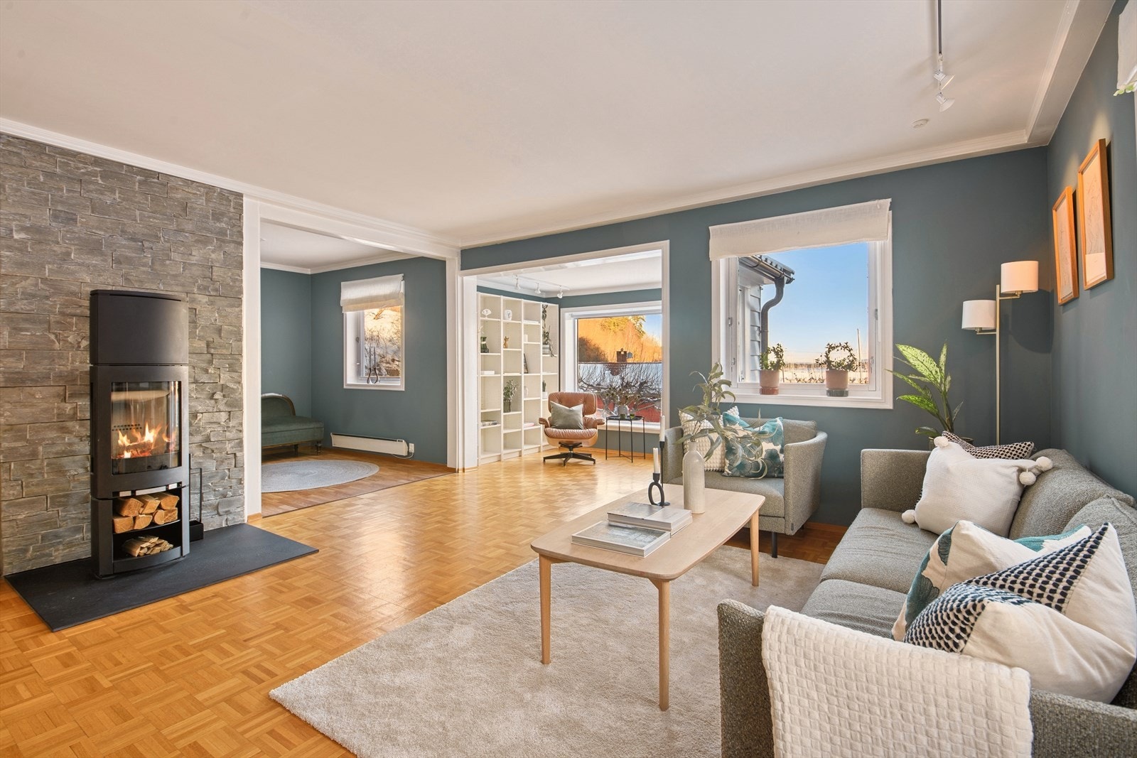 Lekker peis som setter stemningen på mørke vinterkvelder og sikrer god komfortvarme Galleribilde