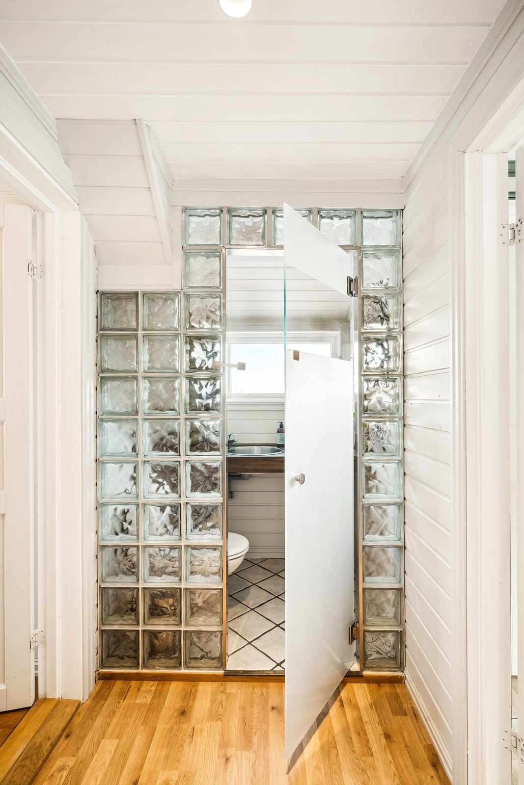 Alle soverom og toalett er samlet i boligens 2. etasje Galleribilde